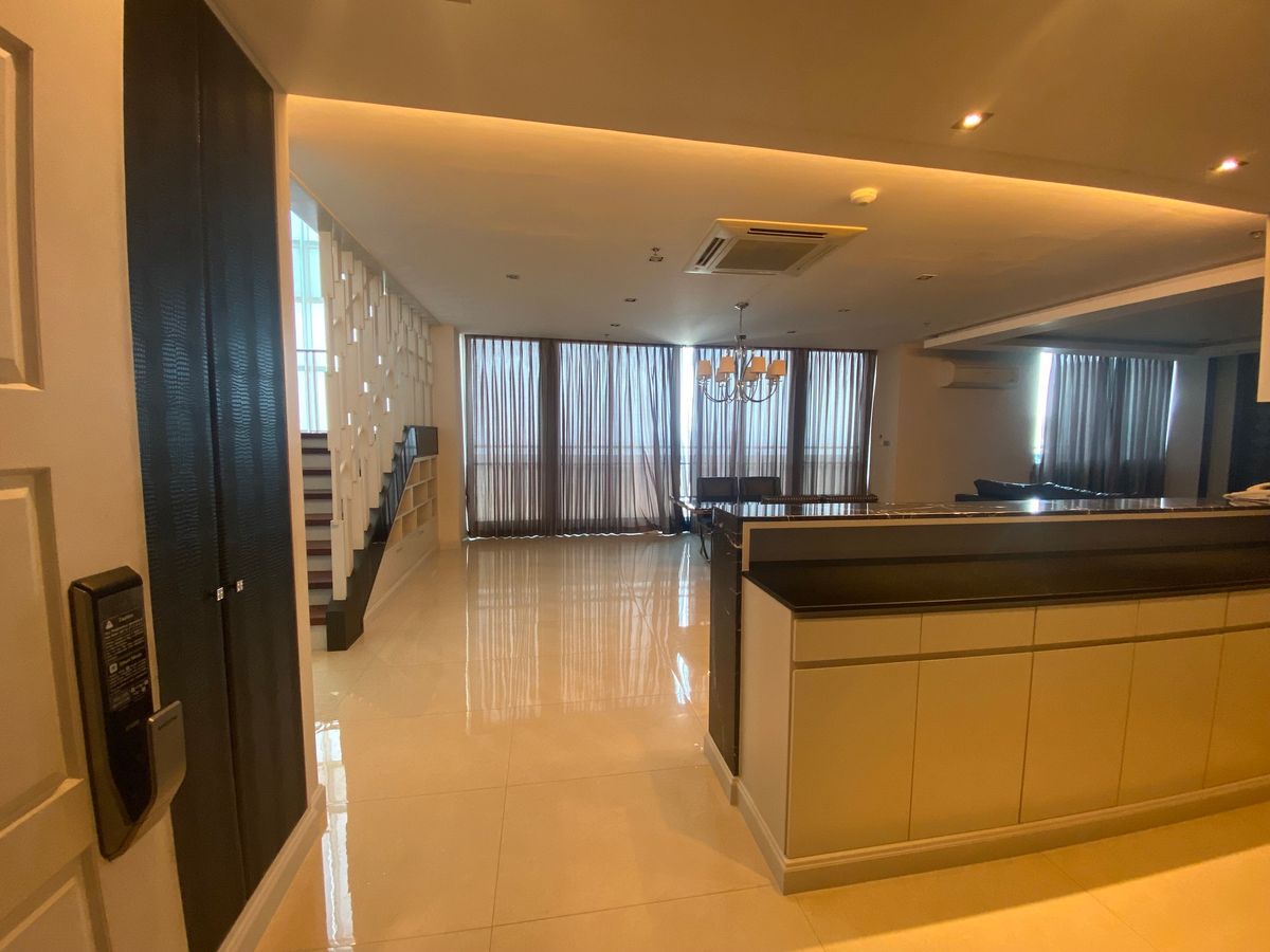 For RentCondoPattanakan, Srinakarin : ✨ 𝗙𝗢𝗥 𝗥𝗘𝗡𝗧! 𝗦𝘁𝘂𝗻𝗻𝗶𝗻𝗴 𝗣𝗲𝗻𝘁𝗵𝗼𝘂𝘀𝗲 𝗗𝘂𝗽𝗹𝗲𝘅 𝗮𝘁 𝗧𝗵𝗲 𝗙𝗼𝘂𝗿 𝗪𝗶𝗻𝗴𝘀 𝗥𝗲𝘀𝗶𝗱𝗲𝗻𝗰𝗲 𝗦𝗿𝗶𝗻𝗮𝗸𝗮𝗿𝗶𝗻! 𝟯 𝗕𝗲𝗱, 𝟰 𝗕𝗮𝘁𝗵, 𝟯𝟬𝟬 𝘀𝗾𝗺 - 𝗕𝗿𝗲𝗮𝘁𝗵𝘁𝗮𝗸𝗶𝗻𝗴 𝗣𝗮𝗻𝗼𝗿𝗮𝗺𝗶𝗰 𝗖𝗶𝘁𝘆 𝗩𝗶𝗲𝘄𝘀, 𝗧𝗼𝗽 𝗙