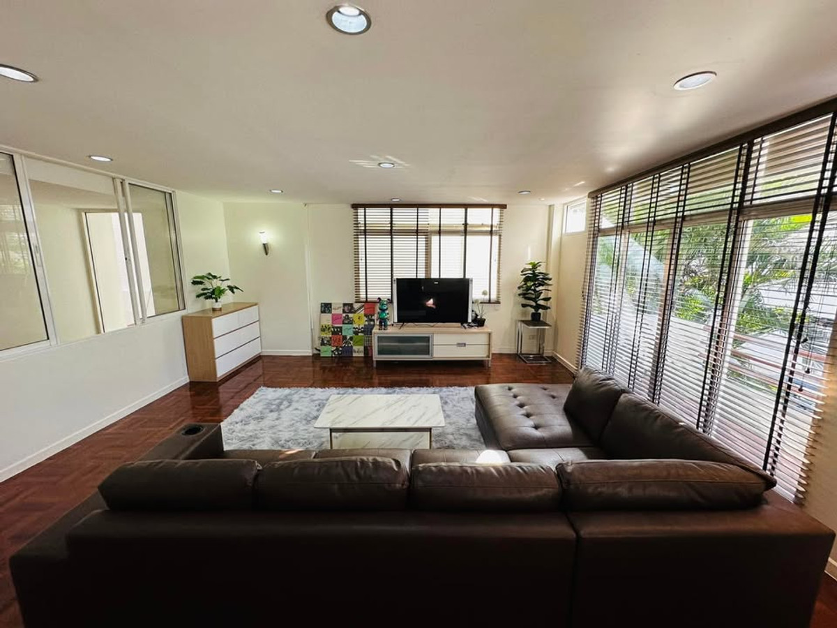 For RentTownhomeSukhumvit, Asoke, Thonglor : 🌟 For Rent: Luxury Townhome in the Heart of Sukhumvit 4 Bedrooms | Private Garden Area | Fully Furnished | Walkable to BTS Phrom Phong | Ready to Move In