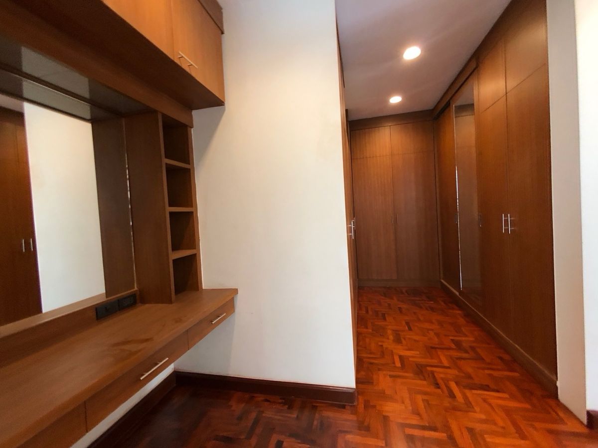 ให้เช่าสุขุมวิท อโศก ทองหล่อ : FOR RENT – Private Pool Villa in Sukhumvit 24 Phrom Phong Located in a secure compound.