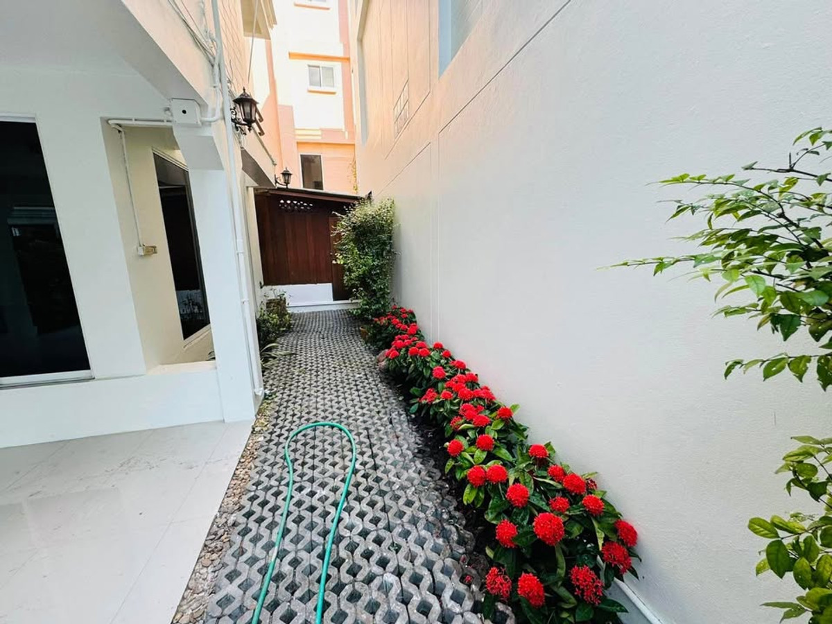 For RentTownhomeSukhumvit, Asoke, Thonglor : 🌟 For Rent: Luxury Townhome in the Heart of Sukhumvit 4 Bedrooms | Private Garden Area | Fully Furnished | Walkable to BTS Phrom Phong | Ready to Move In