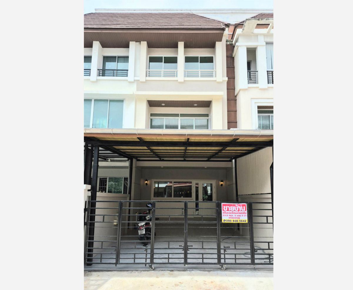 ขายทาวน์โฮมเกษตรศาสตร์ รัชโยธิน : สอบถามโทร : 098-935-5642 โครงการ บ้านกลางกรุง เดอะ รอยัล เวียนนา รัชวิภา ทาวน์โฮม 3 ชั้น 23.8 ตร.วา 3 ห้องนอน 3 ห้องน้ำ รีโนเวทใหม่ทั้งหลัง พร้อมเข้าอยู่