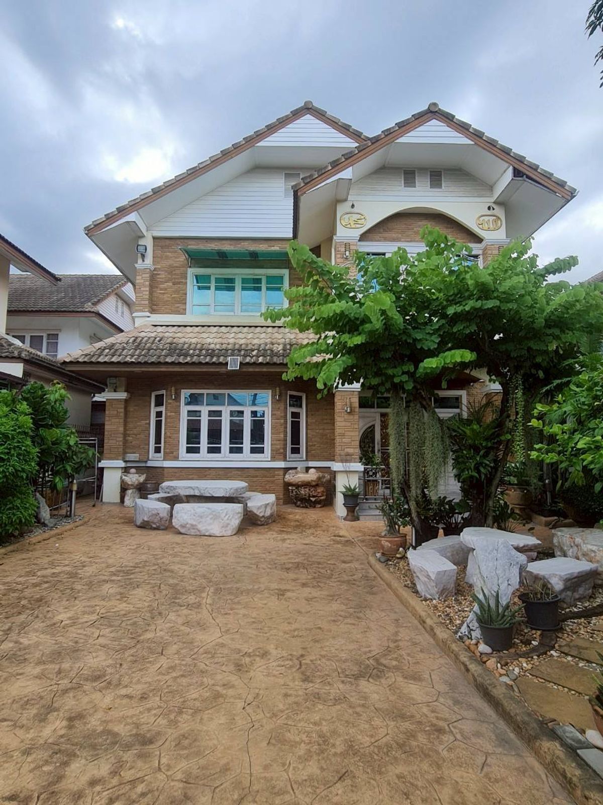 ขายบ้านมีนบุรี-ร่มเกล้า : 🏠 บ้านพร้อมอยู่ 6 ห้องนอน 6 ห้องน้ำ พร้อมเฟอร์นิเจอร์ ทำเลมีนบุรี - สุวินทวงศ์