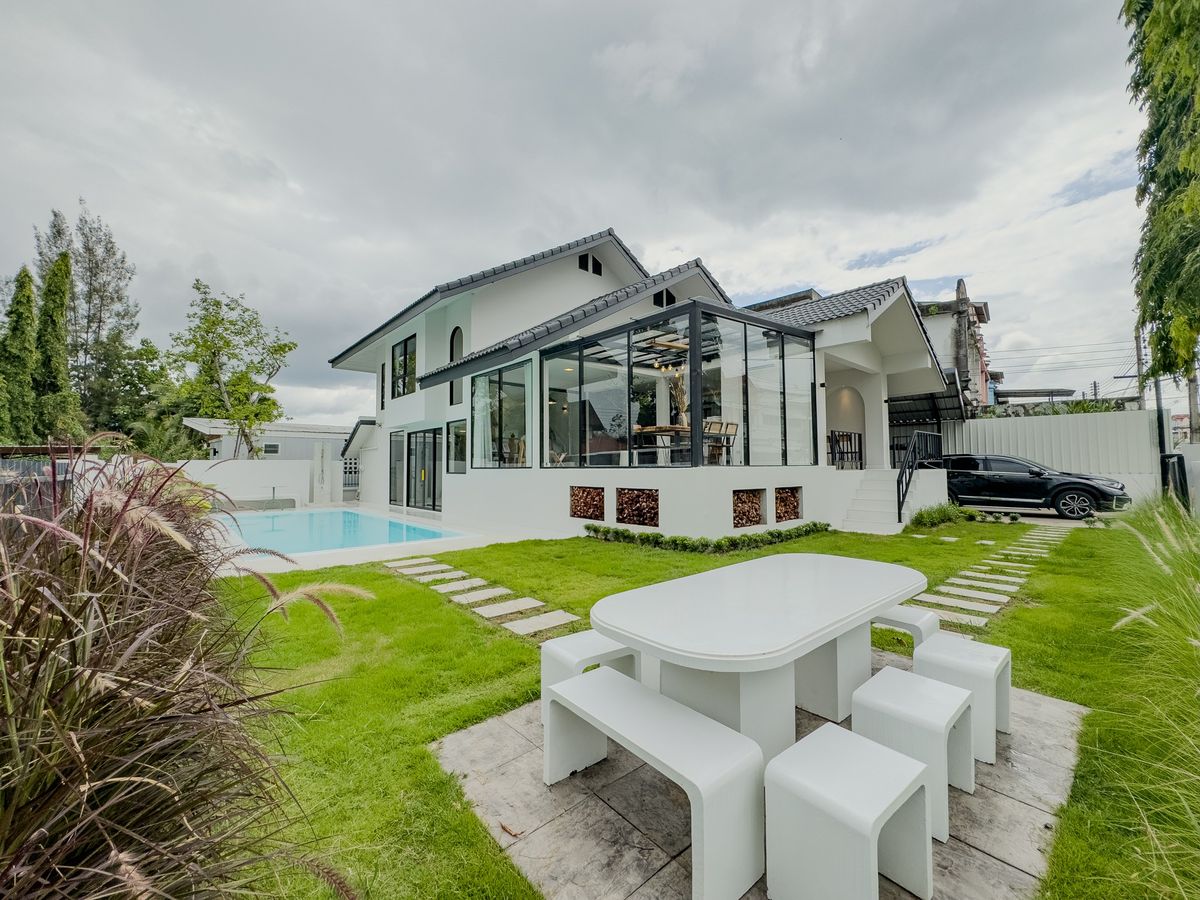 Chiang Mai : Modern Pool Villa with Glass Dome Bedroom, Sleep Under the Stars, Private Pool Home with Open Views & Serene Atmosphere.