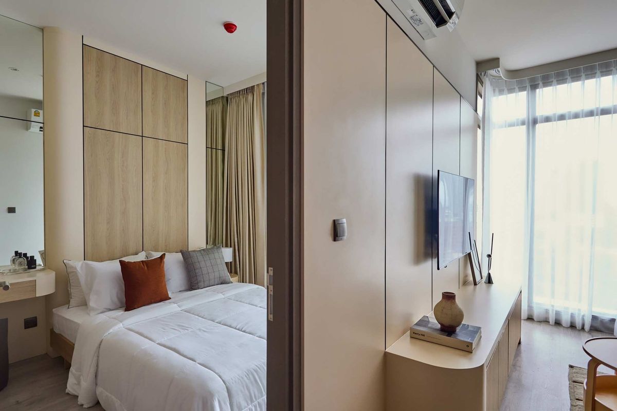 ให้เช่าคอนโดสุขุมวิท อโศก ทองหล่อ : 🔥🚩FOR RENT>> Rhythm Ekkamai Estate 📢🌈 ชั้น 12 วิวโล่ง (ทิศใต้) ขนาด35ตร.ม. เฟอร์นิเจอร์และเครื่องใช้ไฟฟ้าครบ ห้องใหม่มาก  ใกล้ Donki Mall /BTS เอกมัย #LV-MO2026