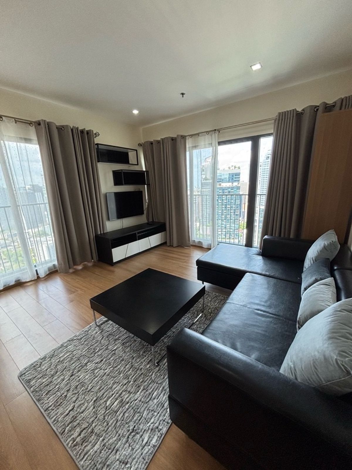 ให้เช่าคอนโดสุขุมวิท อโศก ทองหล่อ : 🔥Rent Noble Remix🔥1BR. 63sqm🔥Corner unit🔥Floor 29🔥38,000/month 