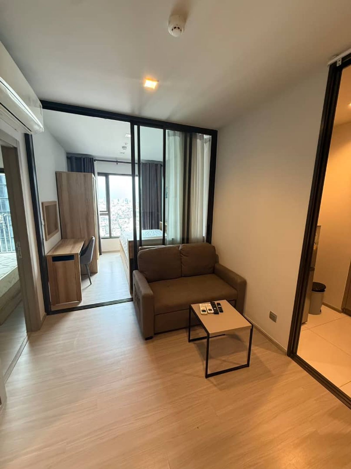 ให้เช่าคอนโดพระราม 9 เพชรบุรีตัดใหม่ RCA : Life Asoke Rama 9 For Rent