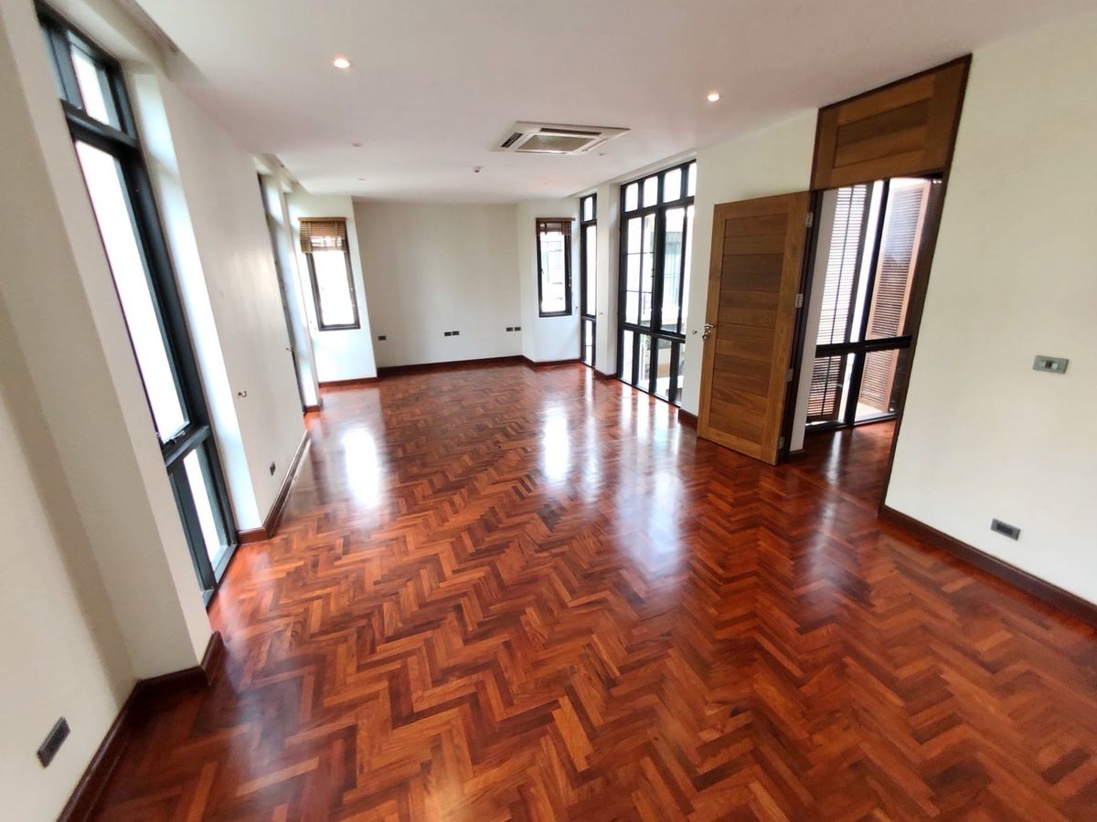 ให้เช่าสุขุมวิท อโศก ทองหล่อ : FOR RENT – Private Pool Villa in Sukhumvit 24 Phrom Phong Located in a secure compound.