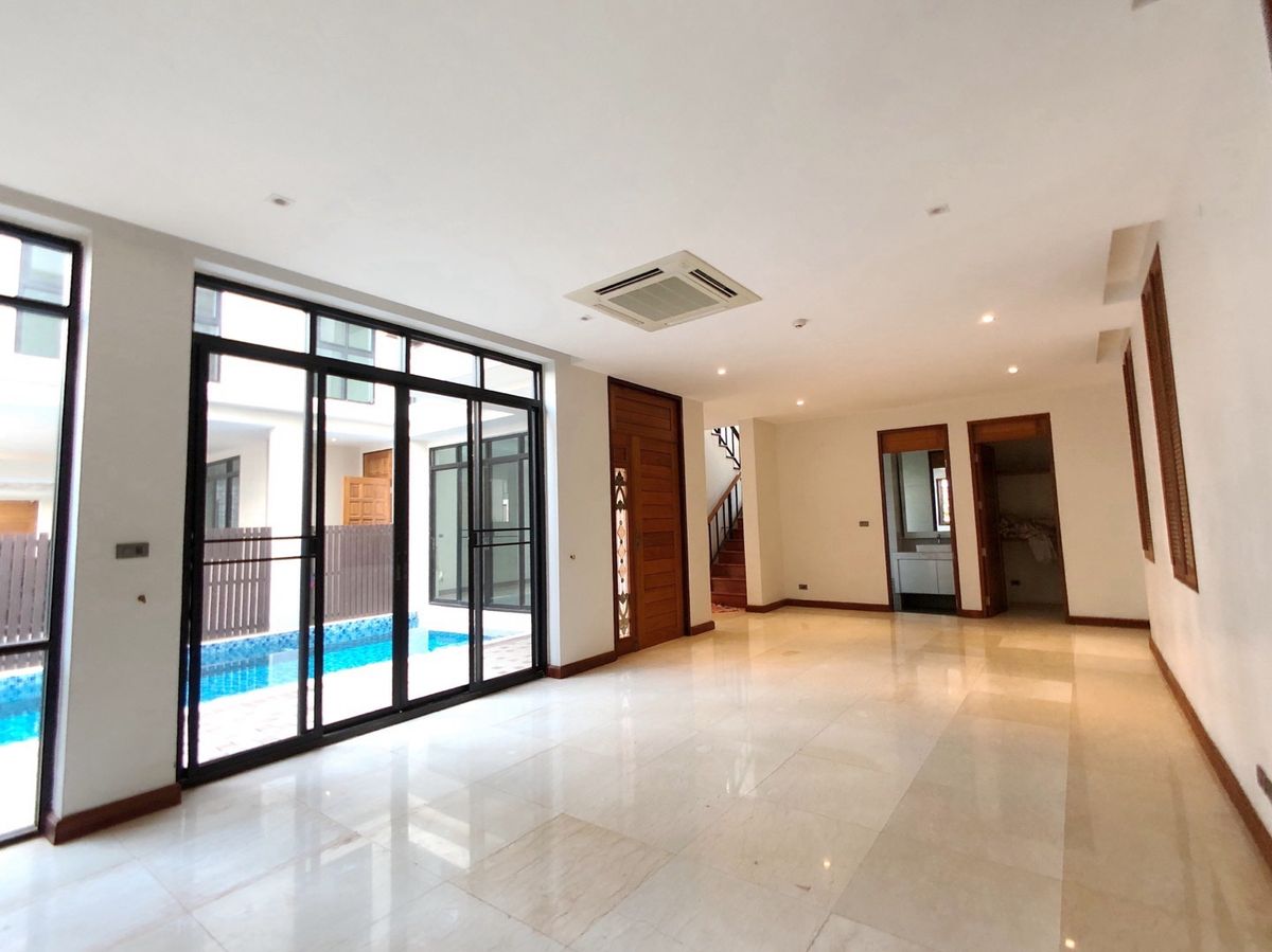 ให้เช่าสุขุมวิท อโศก ทองหล่อ : FOR RENT – Private Pool Villa in Sukhumvit 24 Phrom Phong Located in a secure compound.