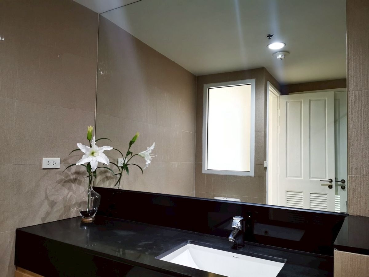 For SaleCondoWitthayu, Chidlom, Langsuan, Ploenchit : Condo for Sale Baan Rajprasong – CBD Location near BTS Ratchadamri 200m