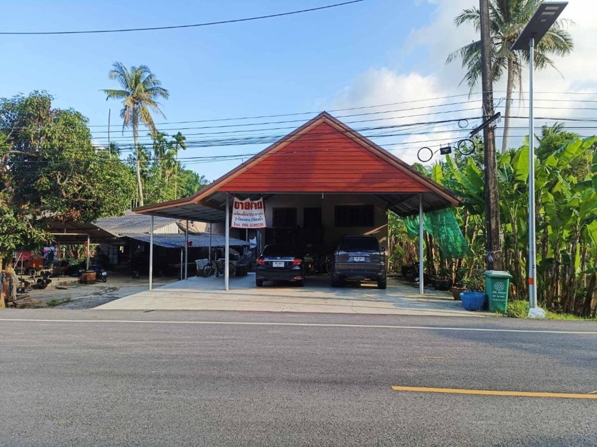 ขายบ้านชุมพร : ขายถูกมาก!! บ้านพร้อมที่ดิน 123 ตร.ว. ติดถนน ทำเลดี อ.เมือง จ.ชุมพร ใกล้ใจกลางเมืองชุมพรเพียง 5 กม.