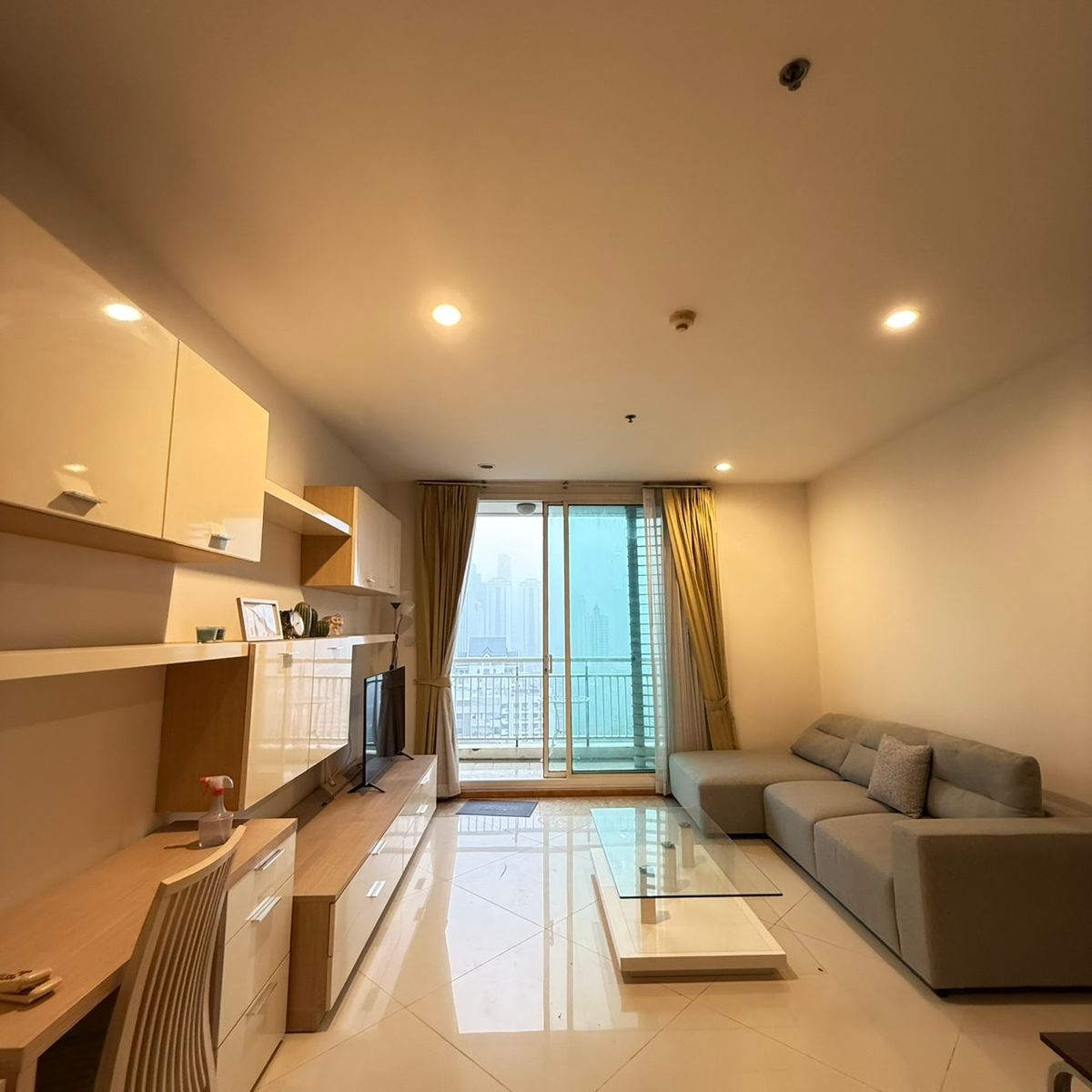 ให้เช่าคอนโดสาทร นราธิวาส : For Rent The Empire Place  2beds 2baths size 99 sq.m. F/F