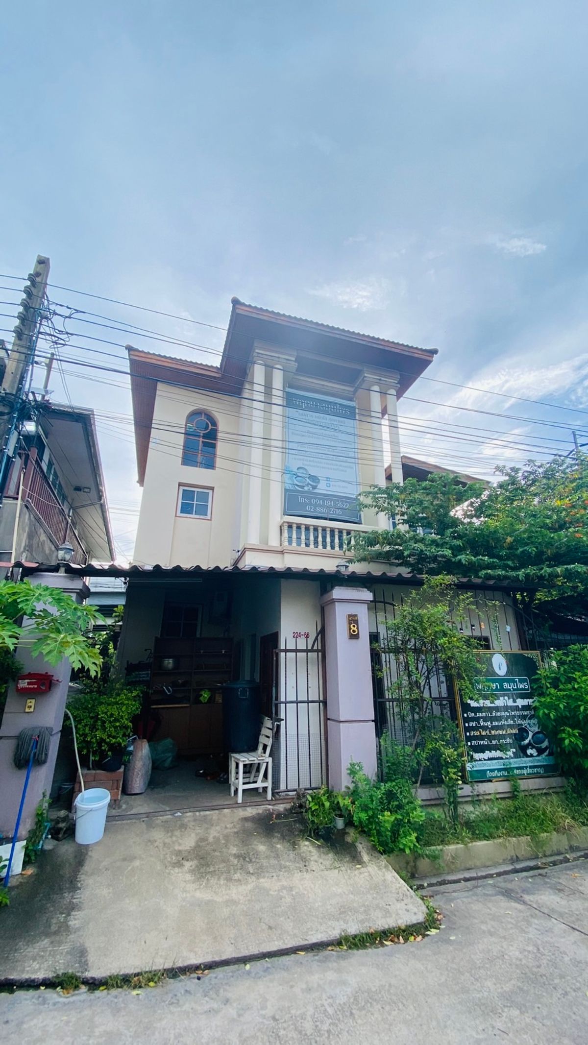 ให้เช่าบ้านปิ่นเกล้า จรัญสนิทวงศ์ : 🏠 บ้านเช่า 3 ชั้น ซอยบรมราชชนนี 87 | หลังใหญ่ ทำเลดี บ้านนี้จะอยู่เองก็ชิล จะเปิดเป็นโฮมออฟฟิศก็เป๊ะ! จอดรถเยอะ ไม่ต้องแย่งกัน!