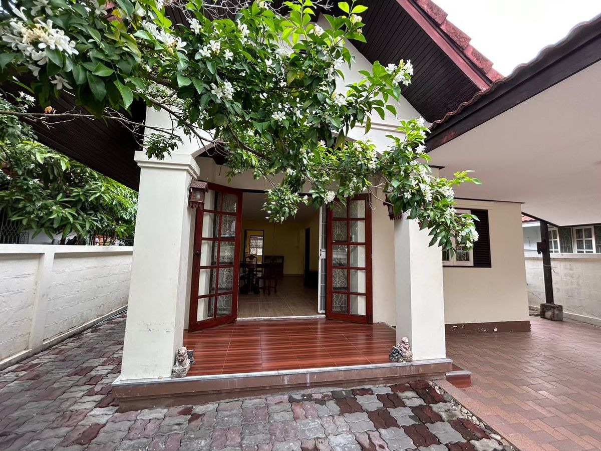 ให้เช่าบ้านบางนา แบริ่ง ลาซาล : ให้เช่าบ้าน หมู่บ้านลาซาลนิเวศน์ แขวงบางนา เขตบางนา กรุงเทพ (รหัสทรัพย์ TH2-188)