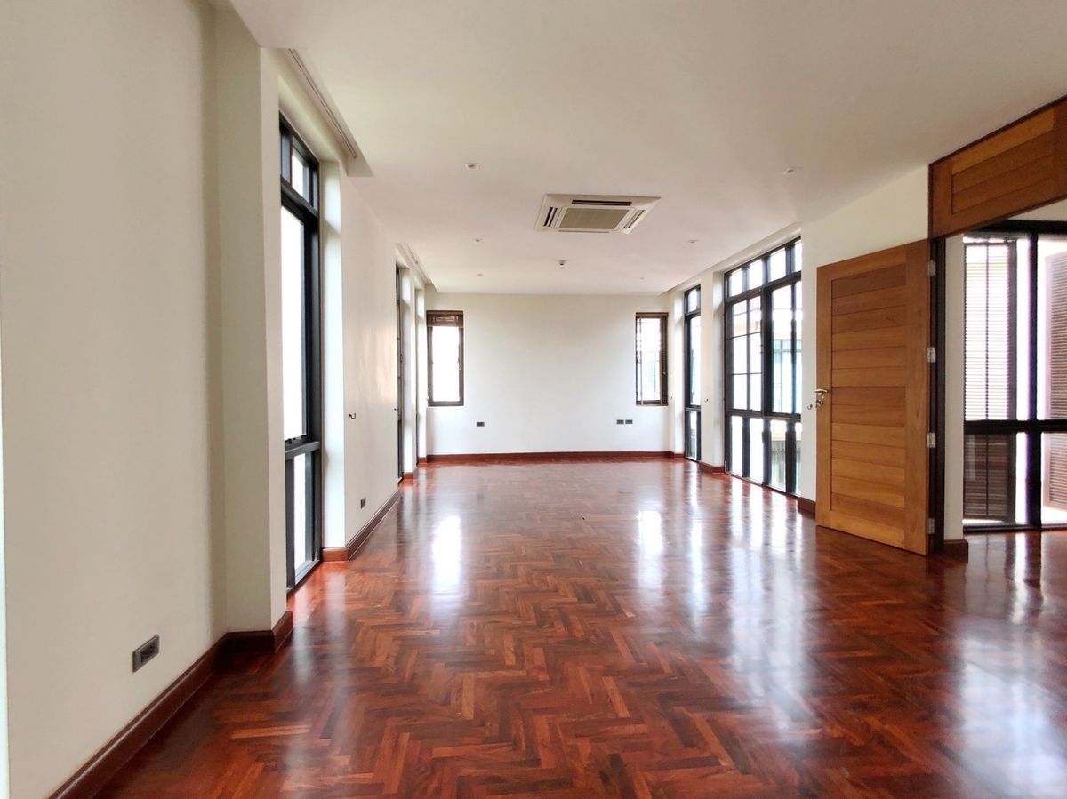 ให้เช่าสุขุมวิท อโศก ทองหล่อ : FOR RENT – Private Pool Villa in Sukhumvit 24 Phrom Phong Located in a secure compound.