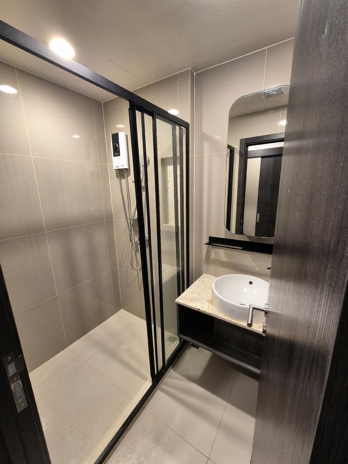 For RentCondoRatchadapisek, Huaikwang, Suttisan : 🔥For urgent rent🔥XT Huai Khwang, fully furnished, ready to move in, low floor, garden view, near Huai Khwang BTS station