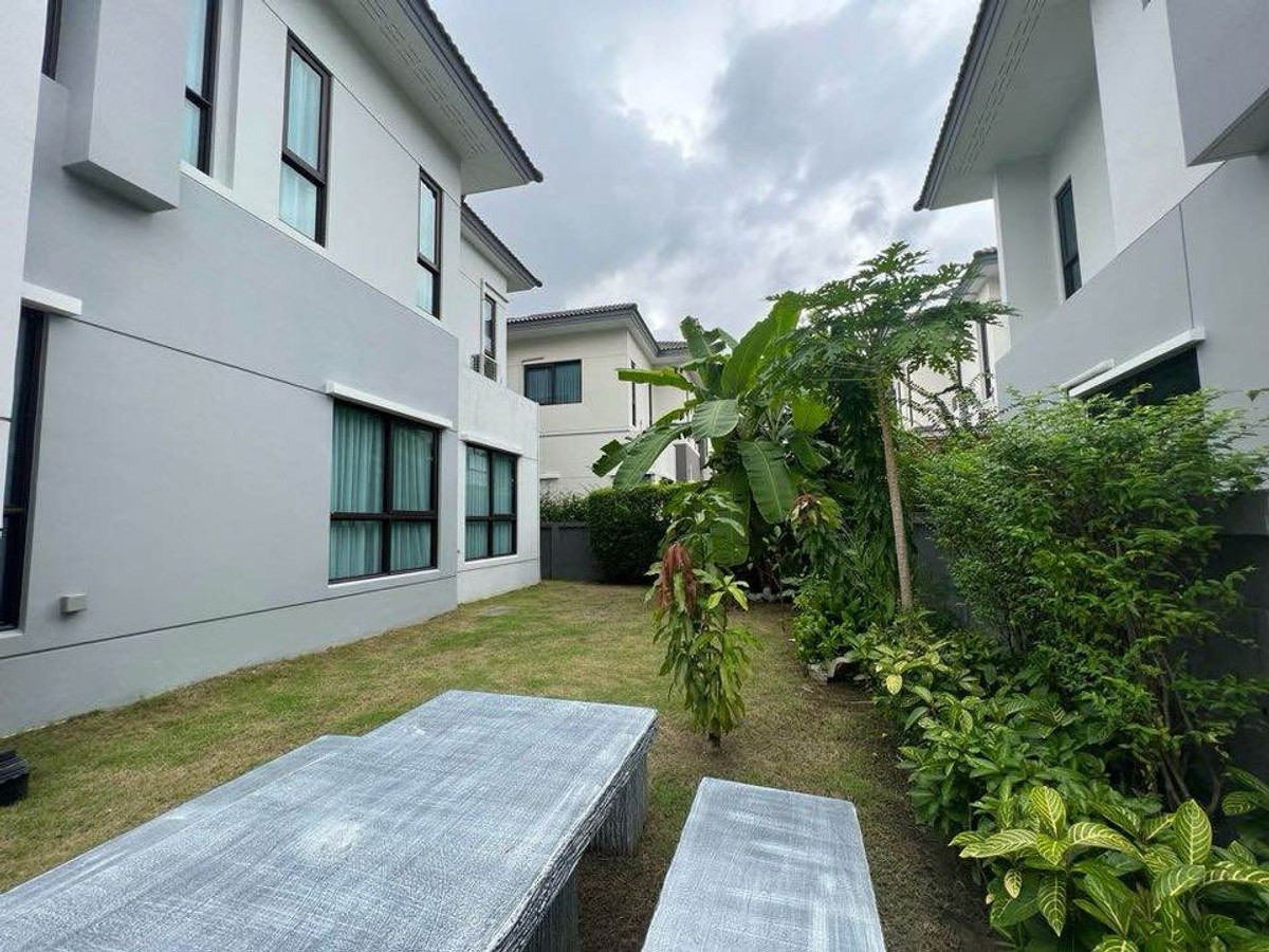 ให้เช่าบ้านพระราม 5 ราชพฤกษ์ บางกรวย : บ้านเดี่ยว 300 ตรม. หลังมุม ใกล้เซ็นทรัล เวสวิลล์ 4ห้องนอน 5ห้องน้ำ หน้าบ้านไม่ชนกับใคร