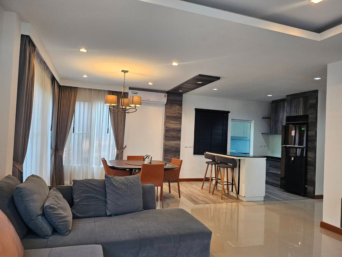 For RentHouseNonthaburi, Bang Yai, Bangbuathong : house with garden, 4 bedrooms, all with en-suite bathrooms, separate maid's room on the first floor, spacious bedrooms.