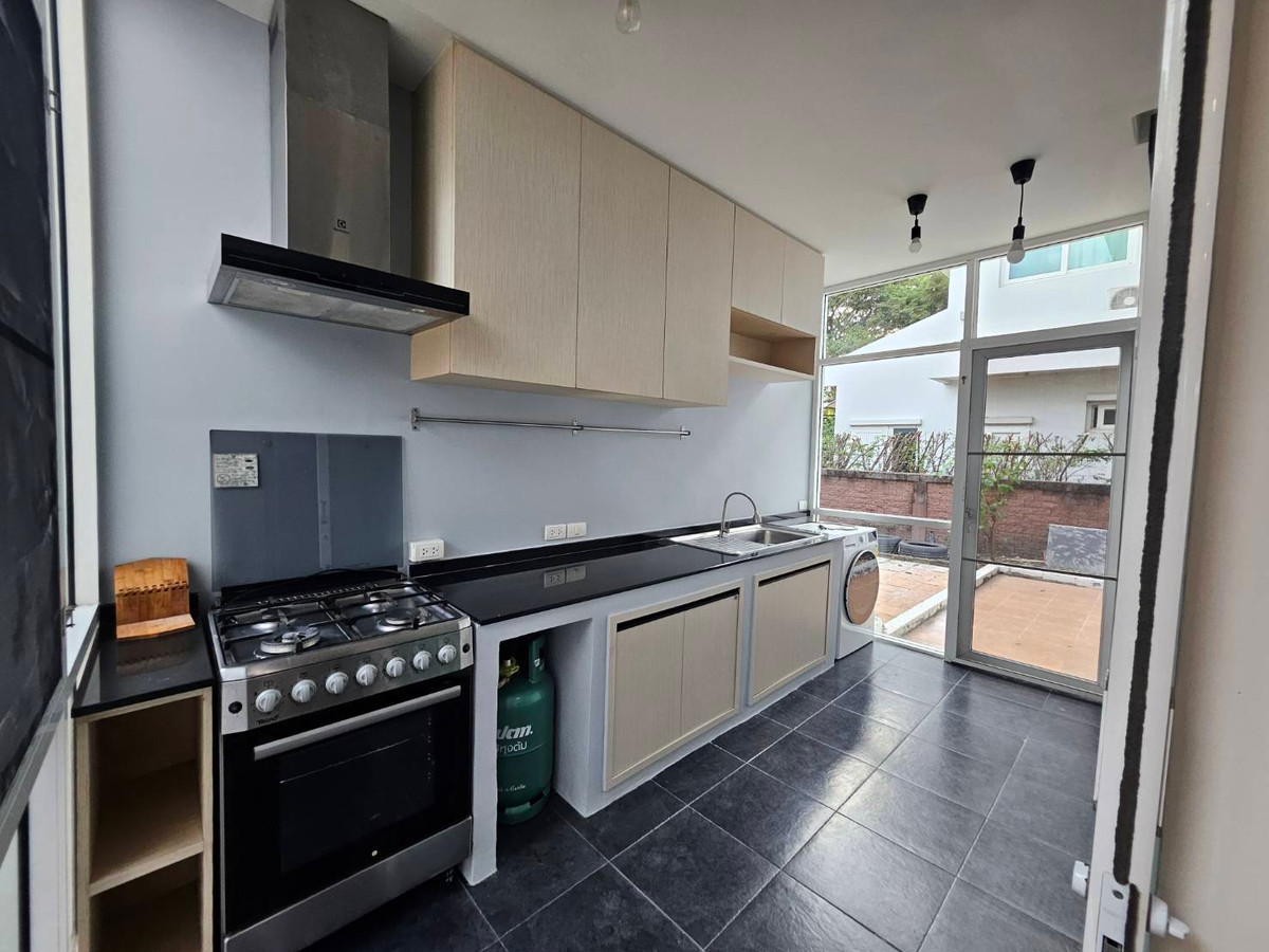 For RentHouseNonthaburi, Bang Yai, Bangbuathong : house with garden, 4 bedrooms, all with en-suite bathrooms, separate maid's room on the first floor, spacious bedrooms.