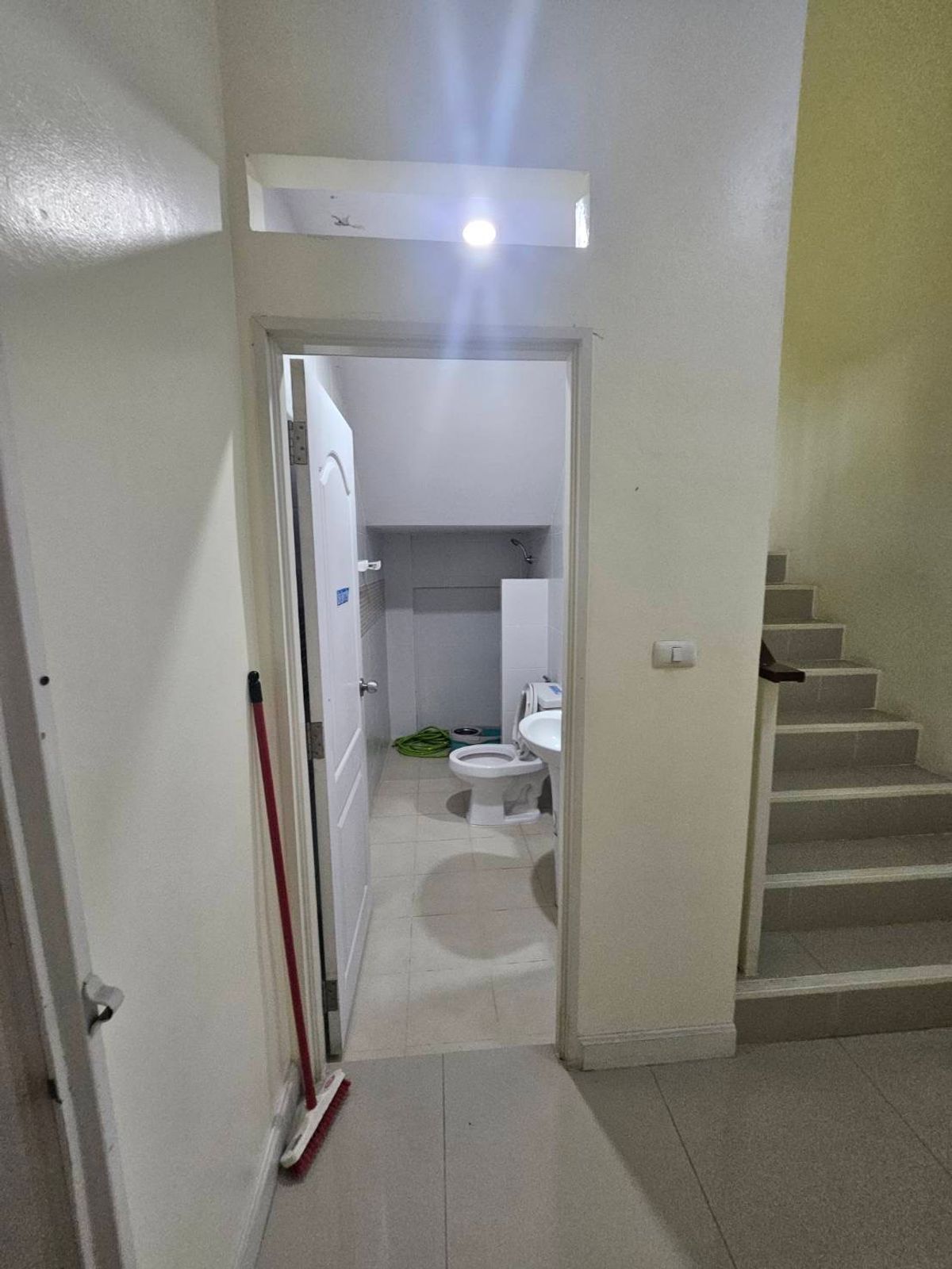 อาคารพาณิชย์ปทุมธานี รังสิต ธรรมศาสตร์ : 🏡 ทาวน์โฮม 3 ชั้น สไตล์โมเดิร์น ใกล้รถไฟฟ้า ราคาถูกที่สุดในโครงการ! เริ่มเพียง 3.59 ล้าน‼️