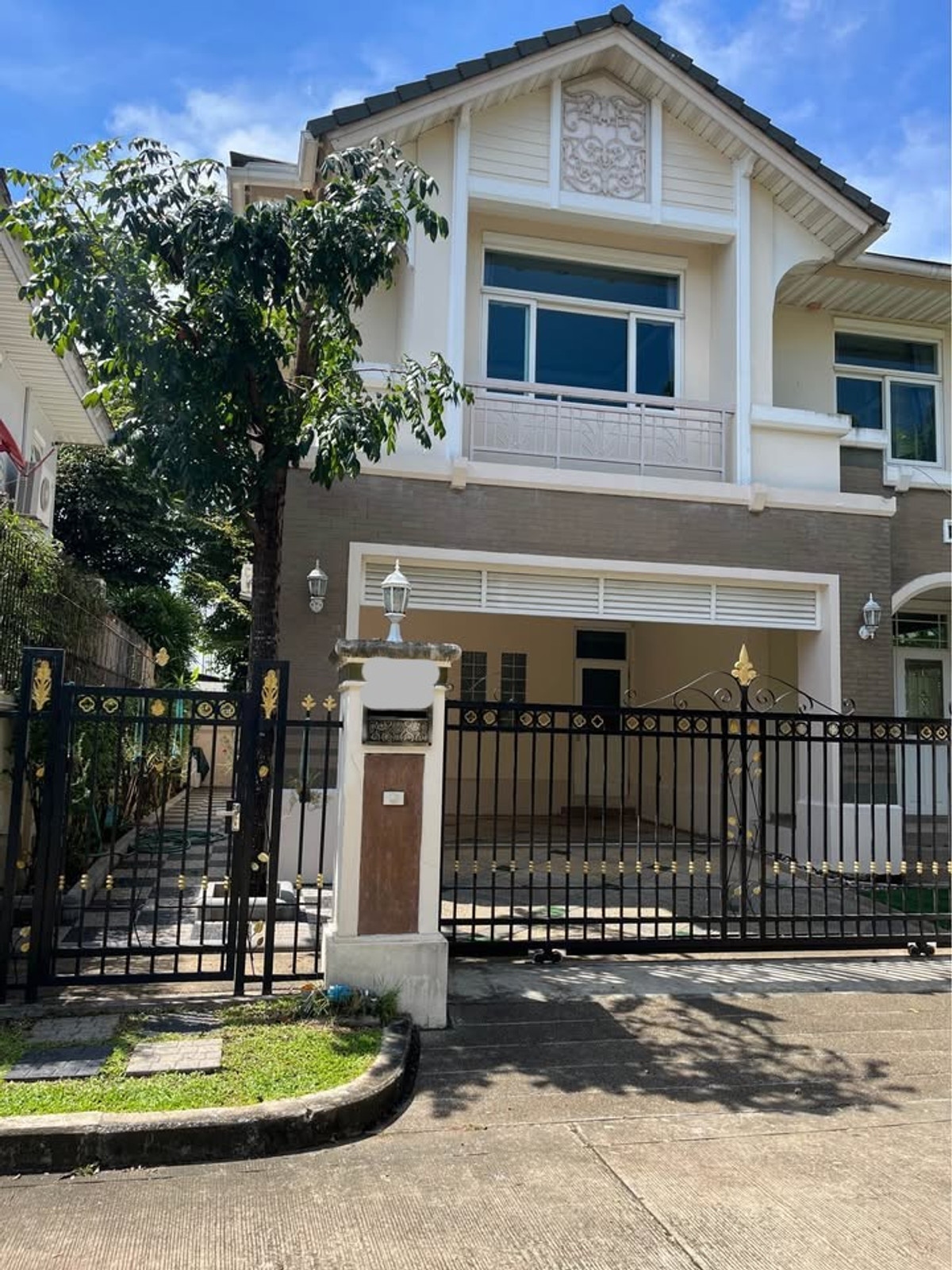 ให้เช่าทาวน์โฮมเลียบทางด่วนรามอินทรา : บ้านเดี่ยว ติดรพ.กระดูกและข้อ KDMS ติดทางด่วนฉลองรัช เฟอร์นิเจอร์พร้อมอยู่ 3ห้องนอน 