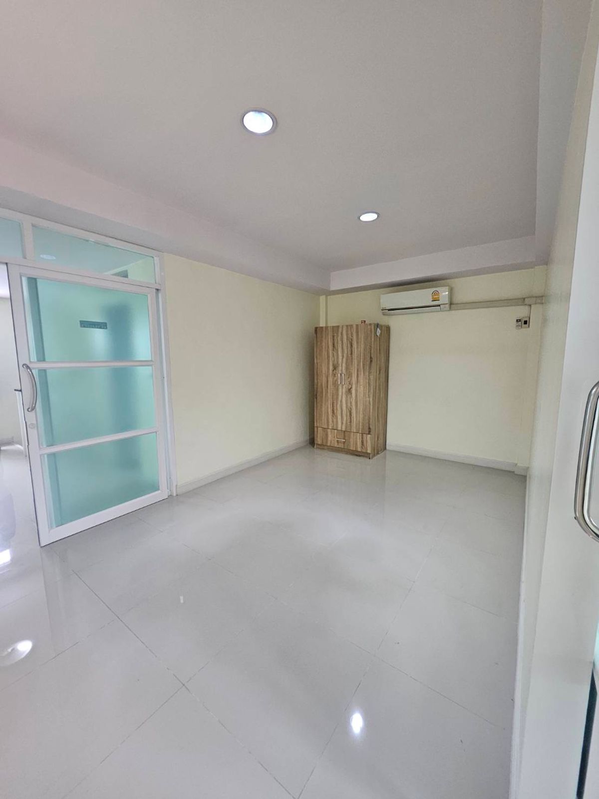 อาคารพาณิชย์ปทุมธานี รังสิต ธรรมศาสตร์ : 🏡 ทาวน์โฮม 3 ชั้น สไตล์โมเดิร์น ใกล้รถไฟฟ้า ราคาถูกที่สุดในโครงการ! เริ่มเพียง 3.59 ล้าน‼️