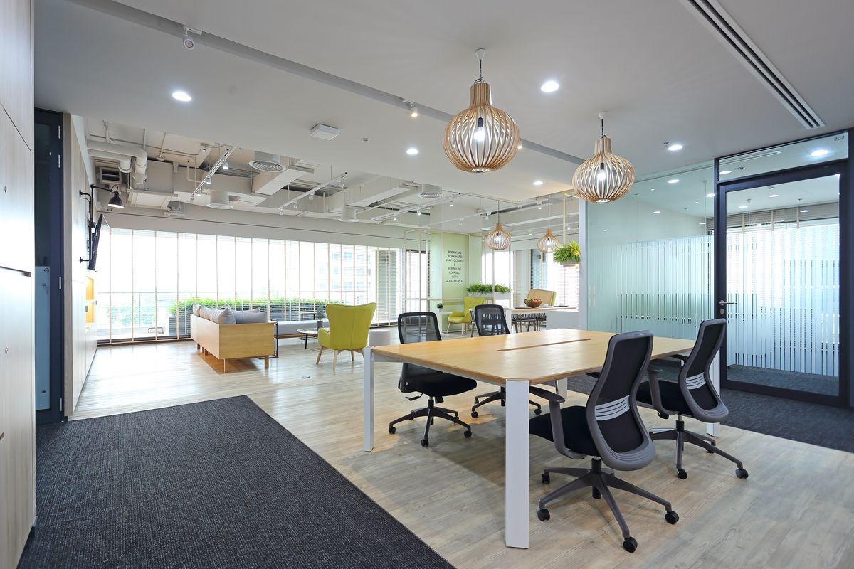 ให้เช่าพระราม 9 เพชรบุรีตัดใหม่ RCA : Serviced Office ให้เช่า ถ.เพชรบุรีตัดใหม่