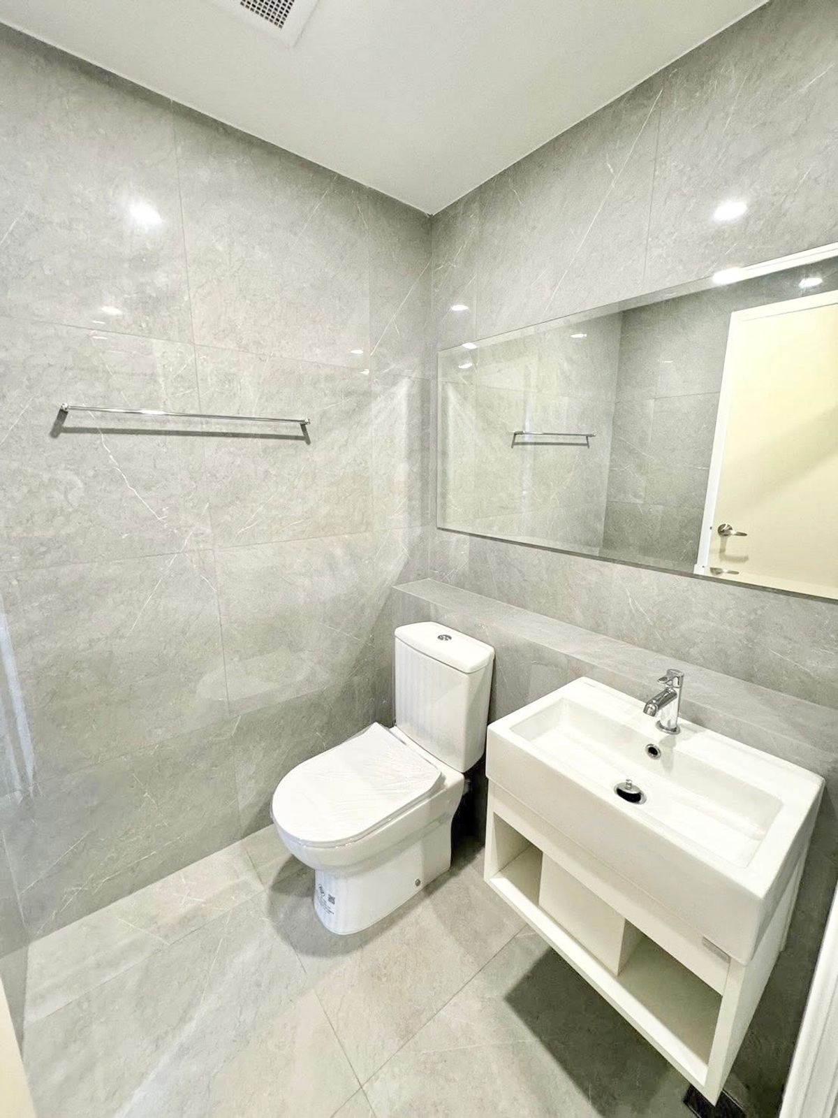 For RentCondoBangna, Bearing, Lasalle : For rent 📍 Blue Sukhumvit 105 📍 Fully furnished and equipped with electrical appliances, near MRT Sri Lasalle