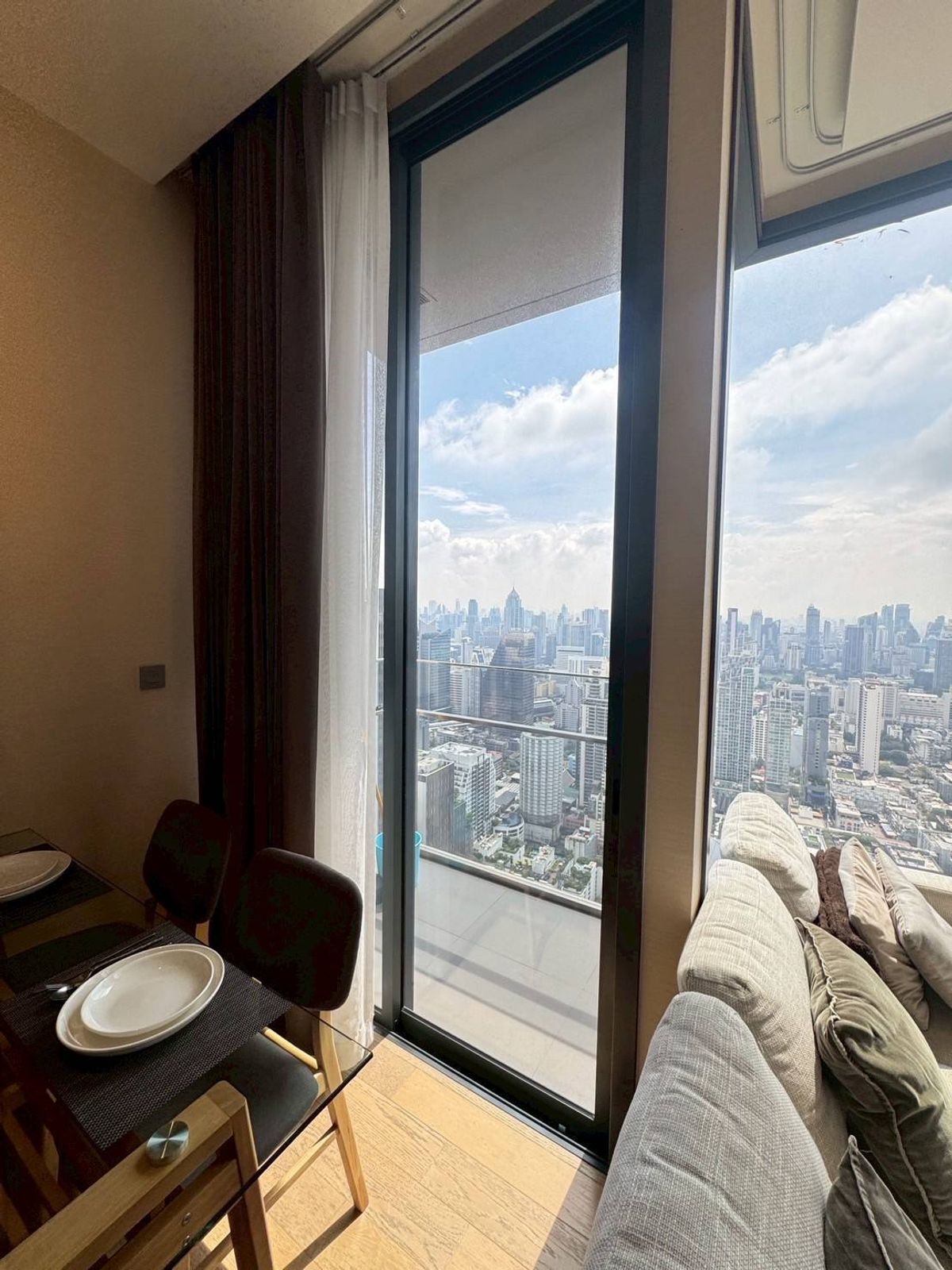 ให้เช่าคอนโดสุขุมวิท อโศก ทองหล่อ : THE ESSE ASOKE 2 ห้องนอน 2 ห้องน้ำ มีอ่างอาบน้ำ คอนโดอโศก ใกล้ BTS อโศก & MRT สุขุมวิท