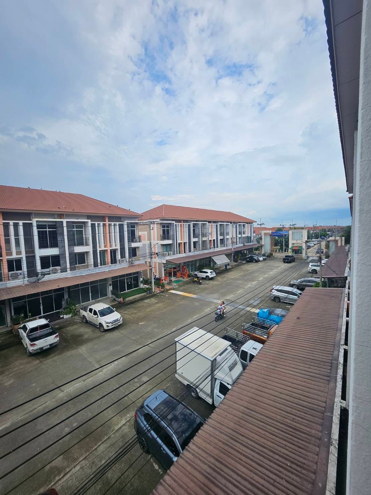 อาคารพาณิชย์ปทุมธานี รังสิต ธรรมศาสตร์ : 🏡 ทาวน์โฮม 3 ชั้น สไตล์โมเดิร์น ใกล้รถไฟฟ้า ราคาถูกที่สุดในโครงการ! เริ่มเพียง 3.59 ล้าน‼️