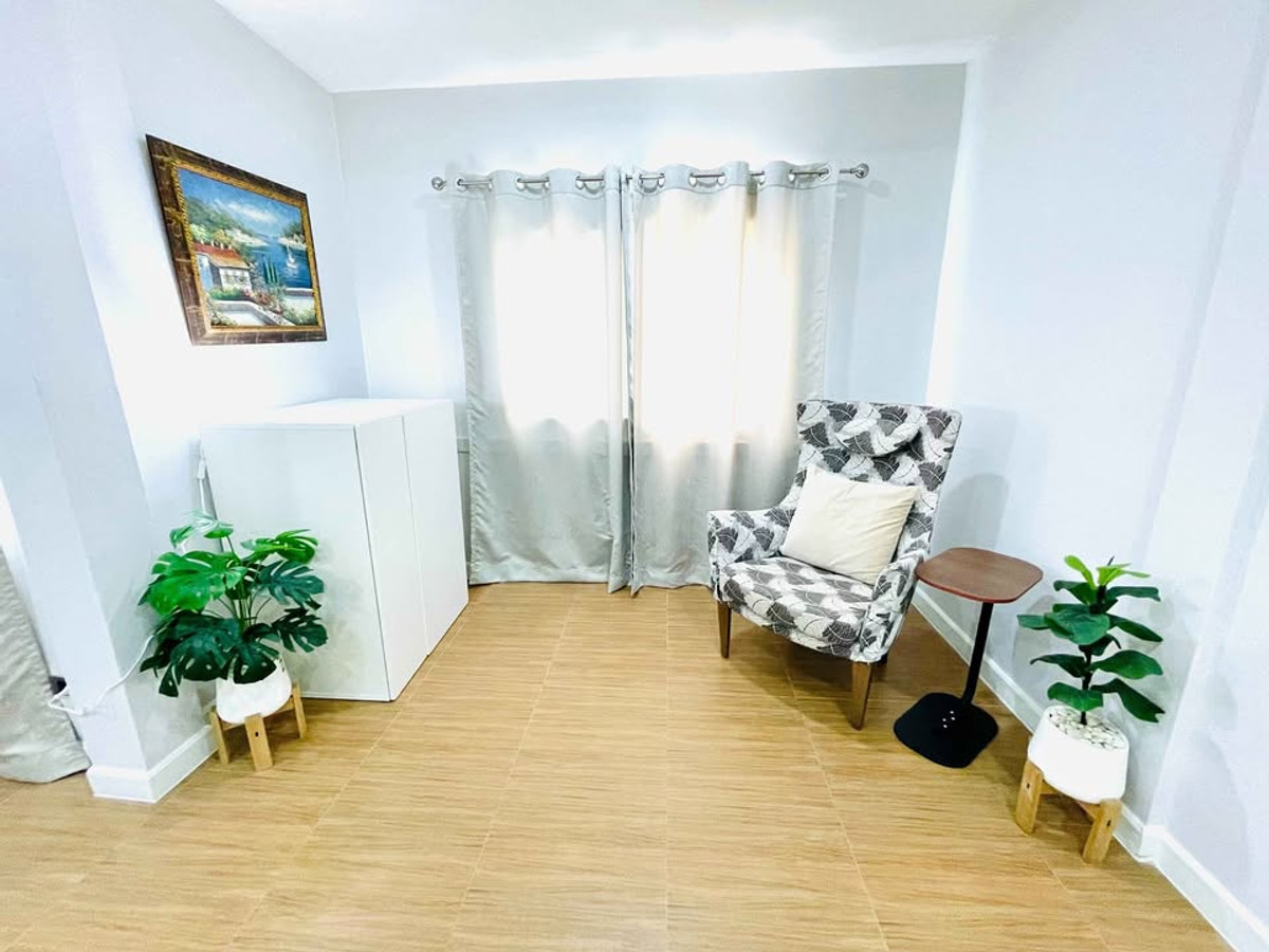 ให้เช่าทาวน์โฮมเกษตรศาสตร์ รัชโยธิน : ทาวน์เฮาส์ หัวมุม 4ห้องนอน (2 ยูนิตผสม) ซอยพหลโยธิน51 ปากซอย BTS เฟอร์นิเจอร์ครบ