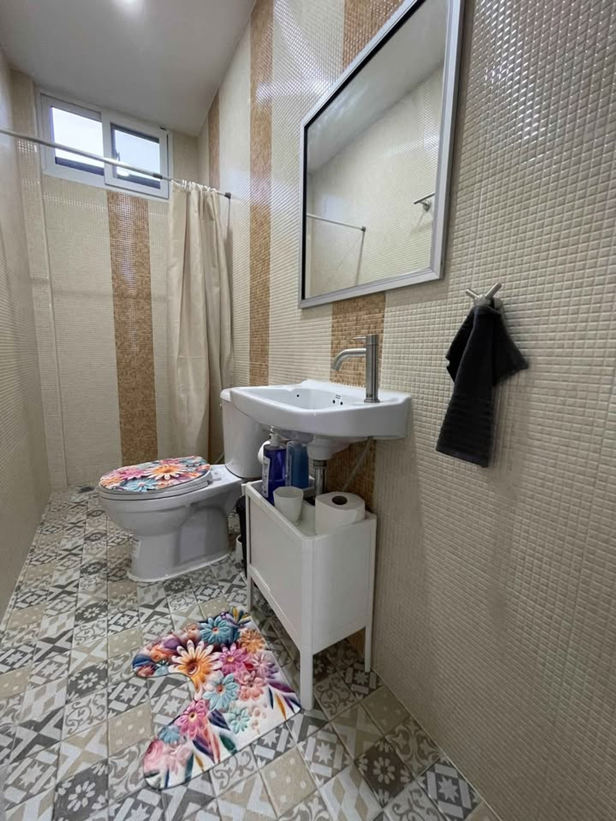 ให้เช่าทาวน์โฮมเกษตรศาสตร์ รัชโยธิน : ทาวน์เฮาส์ หัวมุม 4ห้องนอน (2 ยูนิตผสม) ซอยพหลโยธิน51 ปากซอย BTS เฟอร์นิเจอร์ครบ