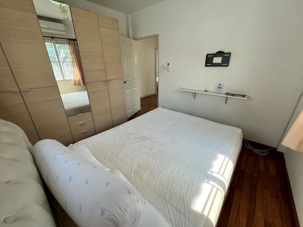 For RentHouseChaengwatana, Muangthong : fully furnished house with 3bedroom 3bathroom on Pak Kret Bypass Road, 5 mins to Muang Thong Thani.