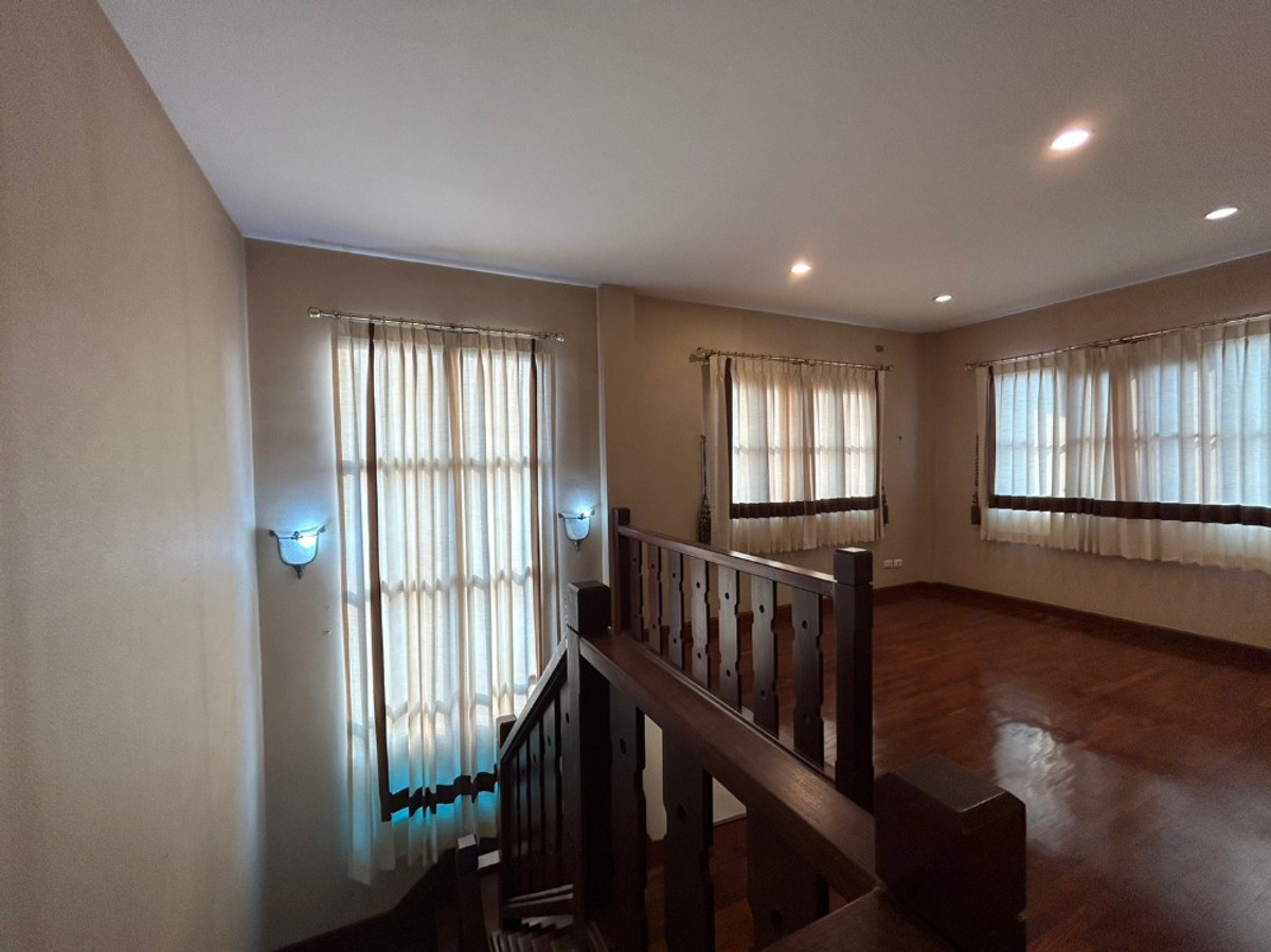 ให้เช่าบ้านพระราม 5 ราชพฤกษ์ บางกรวย : บ้านเดี่ยว มีหลังคาเต็มที่พื้นที่ ติดถนนราชพฤกษ์ 4ห้องนอน ใกล้ DBS