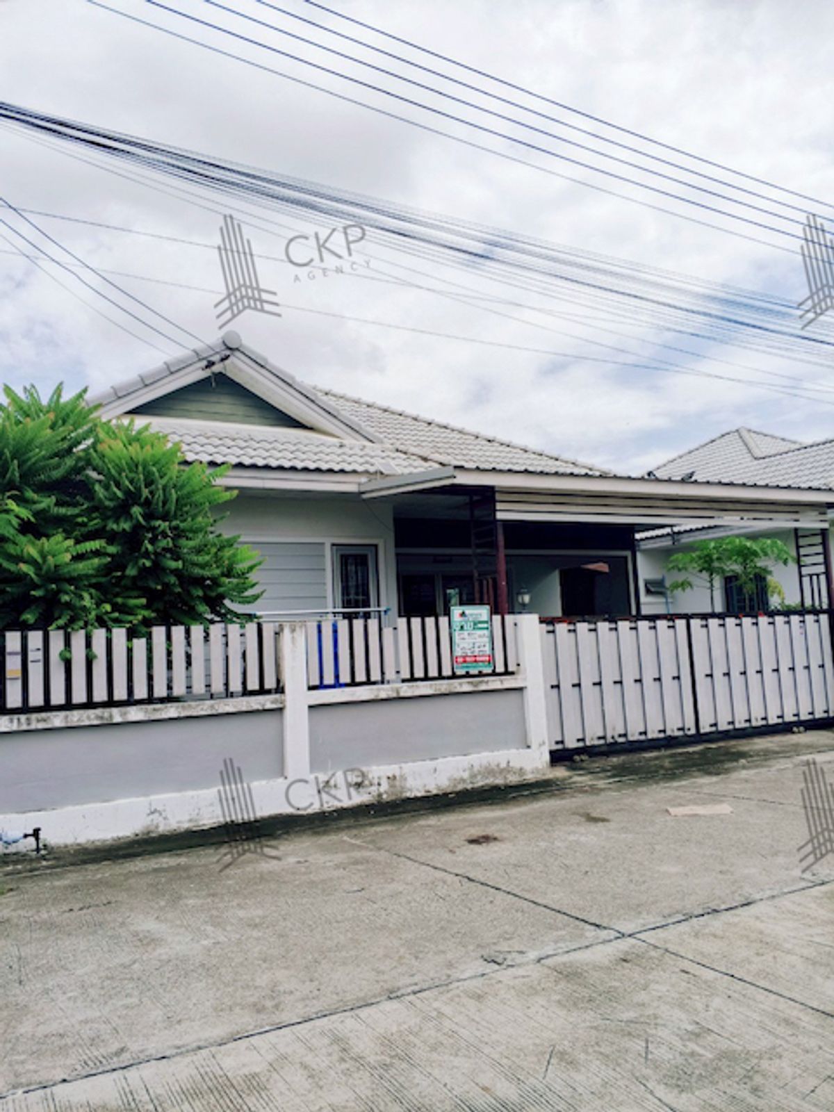 For SaleHousePattaya, Bangsaen, Chonburi : Single house, The Grand, Amata, near Amata Industrial Estate, just 10 minutes, ready to move in, wide frontage, can park up to 2 cars, near the market.
