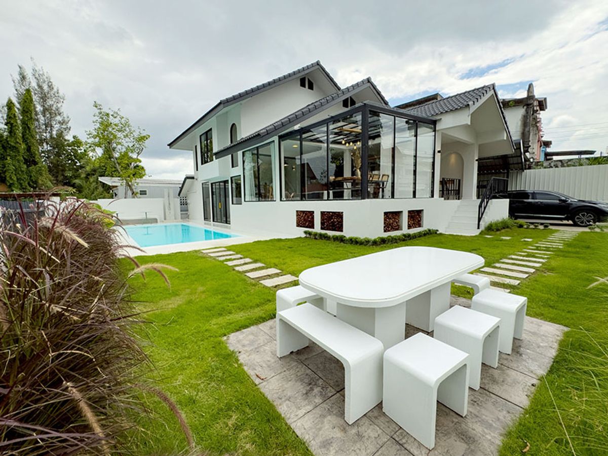 For RentHouseChiang Mai : Pool Villa for rent 75,000 baht per month. Near Big C Mae Hia, only 5 minutes. No.9H909