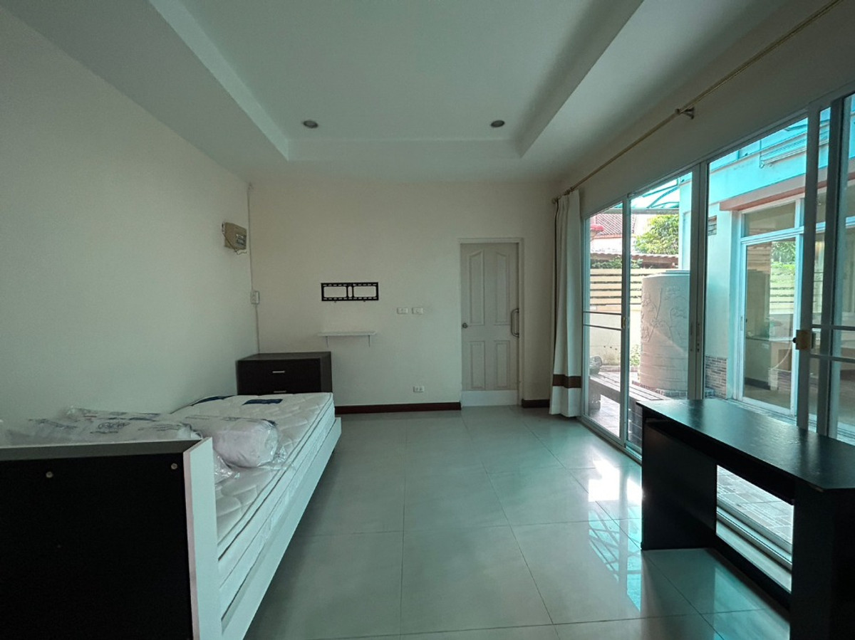 ให้เช่าบ้านพระราม 5 ราชพฤกษ์ บางกรวย : บ้านเดี่ยว มีหลังคาเต็มที่พื้นที่ ติดถนนราชพฤกษ์ 4ห้องนอน ใกล้ DBS