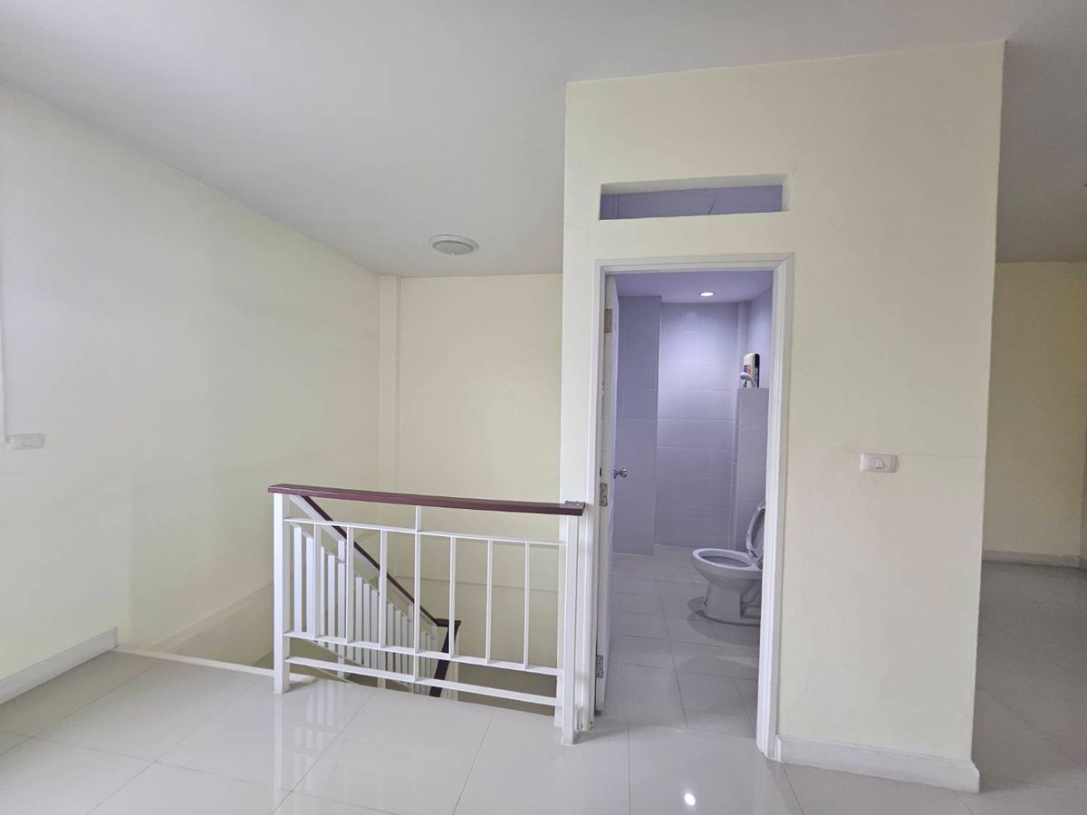 อาคารพาณิชย์ปทุมธานี รังสิต ธรรมศาสตร์ : 🏡 ทาวน์โฮม 3 ชั้น สไตล์โมเดิร์น ใกล้รถไฟฟ้า ราคาถูกที่สุดในโครงการ! เริ่มเพียง 3.59 ล้าน‼️