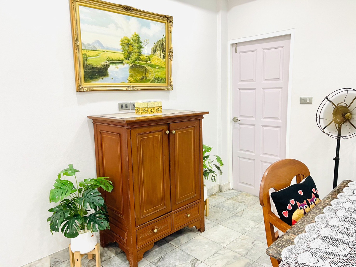 ให้เช่าทาวน์โฮมเกษตรศาสตร์ รัชโยธิน : ทาวน์เฮาส์ หัวมุม 4ห้องนอน (2 ยูนิตผสม) ซอยพหลโยธิน51 ปากซอย BTS เฟอร์นิเจอร์ครบ