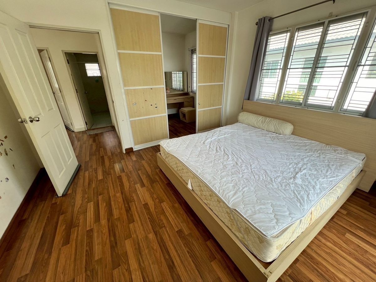 For RentHouseChaengwatana, Muangthong : fully furnished house with 3bedroom 3bathroom on Pak Kret Bypass Road, 5 mins to Muang Thong Thani.