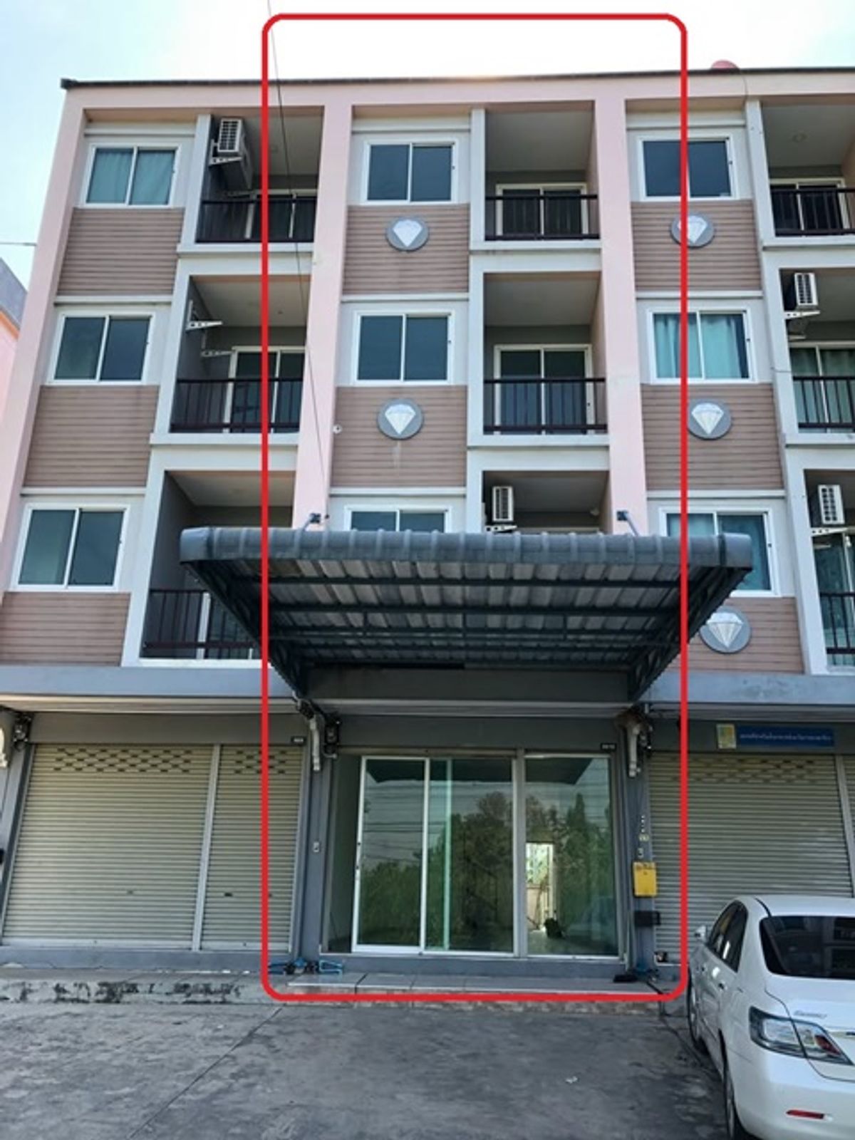 For RentShop HouseRattanathibet, Sanambinna : Wat Phra Ngern 1.2 km. Rent a 4 -story commercial building with 6 bedrooms, Kasemrad Hospital. 2.7 km. Madue Temple, 1.6 km. Bang Muang Kanchanaphisek 500 meters.