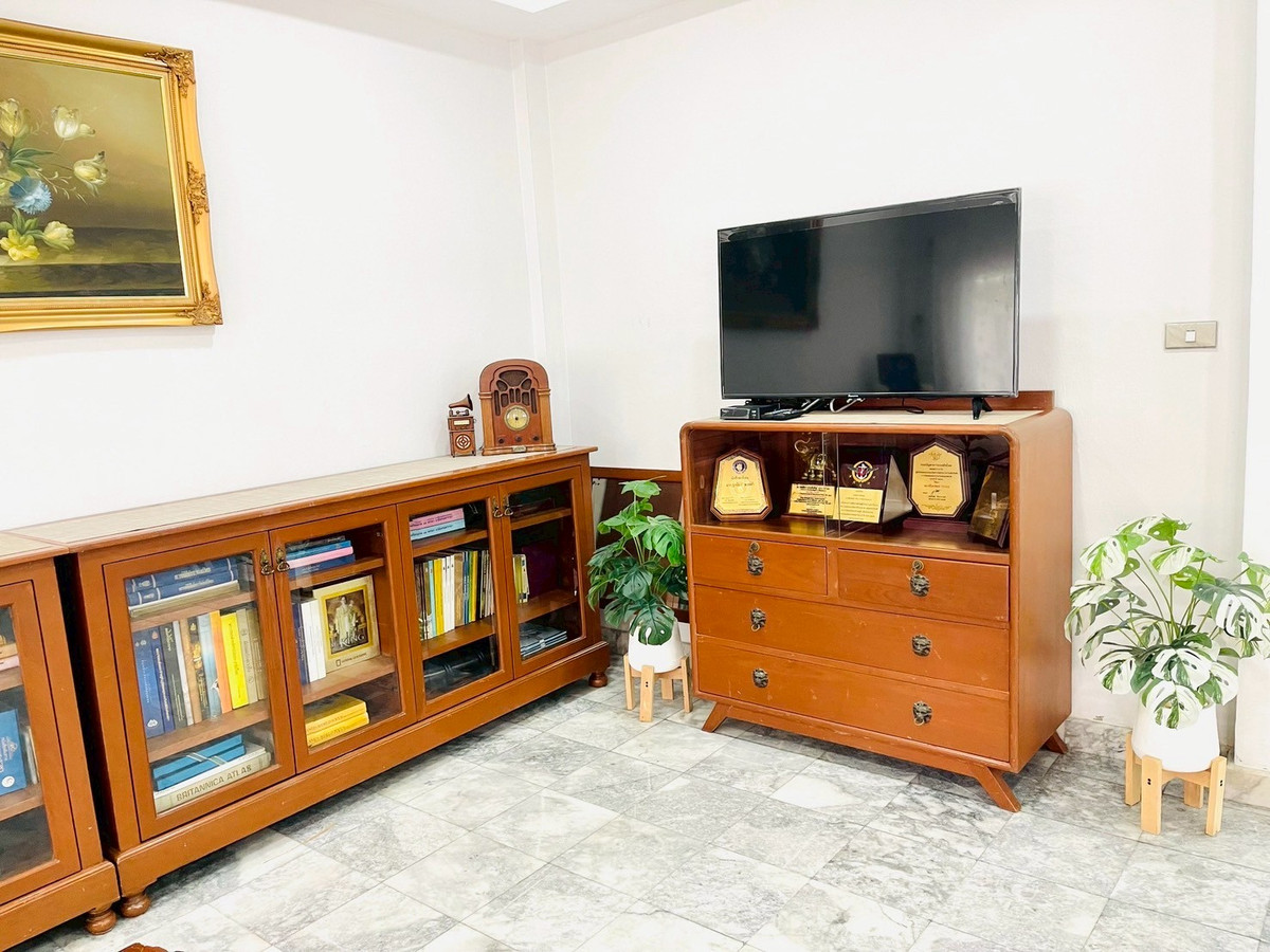 ให้เช่าทาวน์โฮมเกษตรศาสตร์ รัชโยธิน : ทาวน์เฮาส์ หัวมุม 4ห้องนอน (2 ยูนิตผสม) ซอยพหลโยธิน51 ปากซอย BTS เฟอร์นิเจอร์ครบ