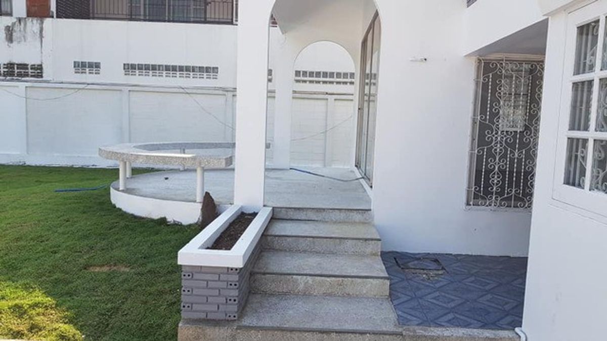 For RentTownhomeKaset Nawamin,Ladplakao : 200sq.wah house, suitable for a business or restaurant close to the Army Golf Course, 200 meters from the BTS.