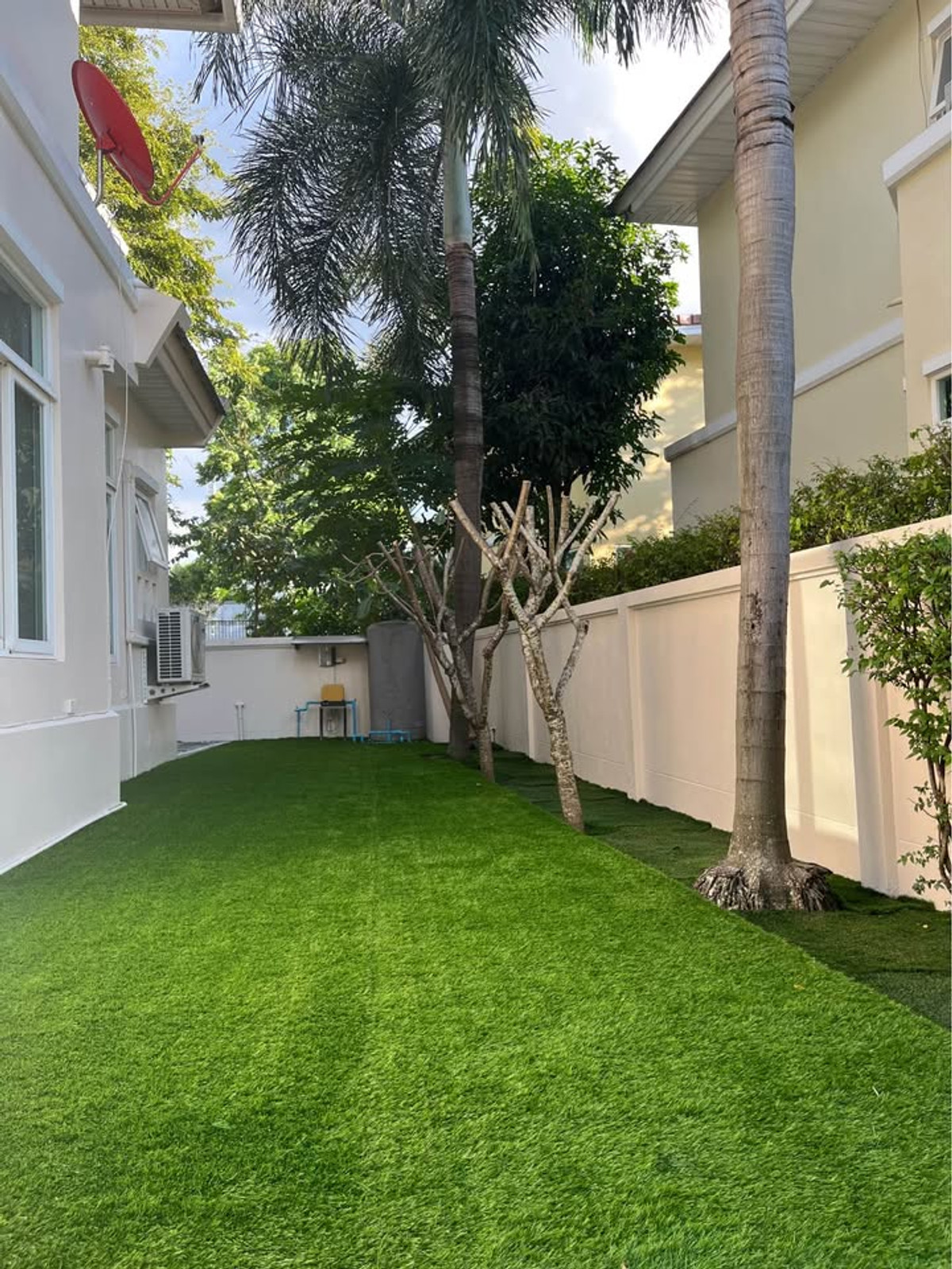 ให้เช่าทาวน์โฮมเลียบทางด่วนรามอินทรา : บ้านเดี่ยว ติดรพ.กระดูกและข้อ KDMS ติดทางด่วนฉลองรัช เฟอร์นิเจอร์พร้อมอยู่ 3ห้องนอน 