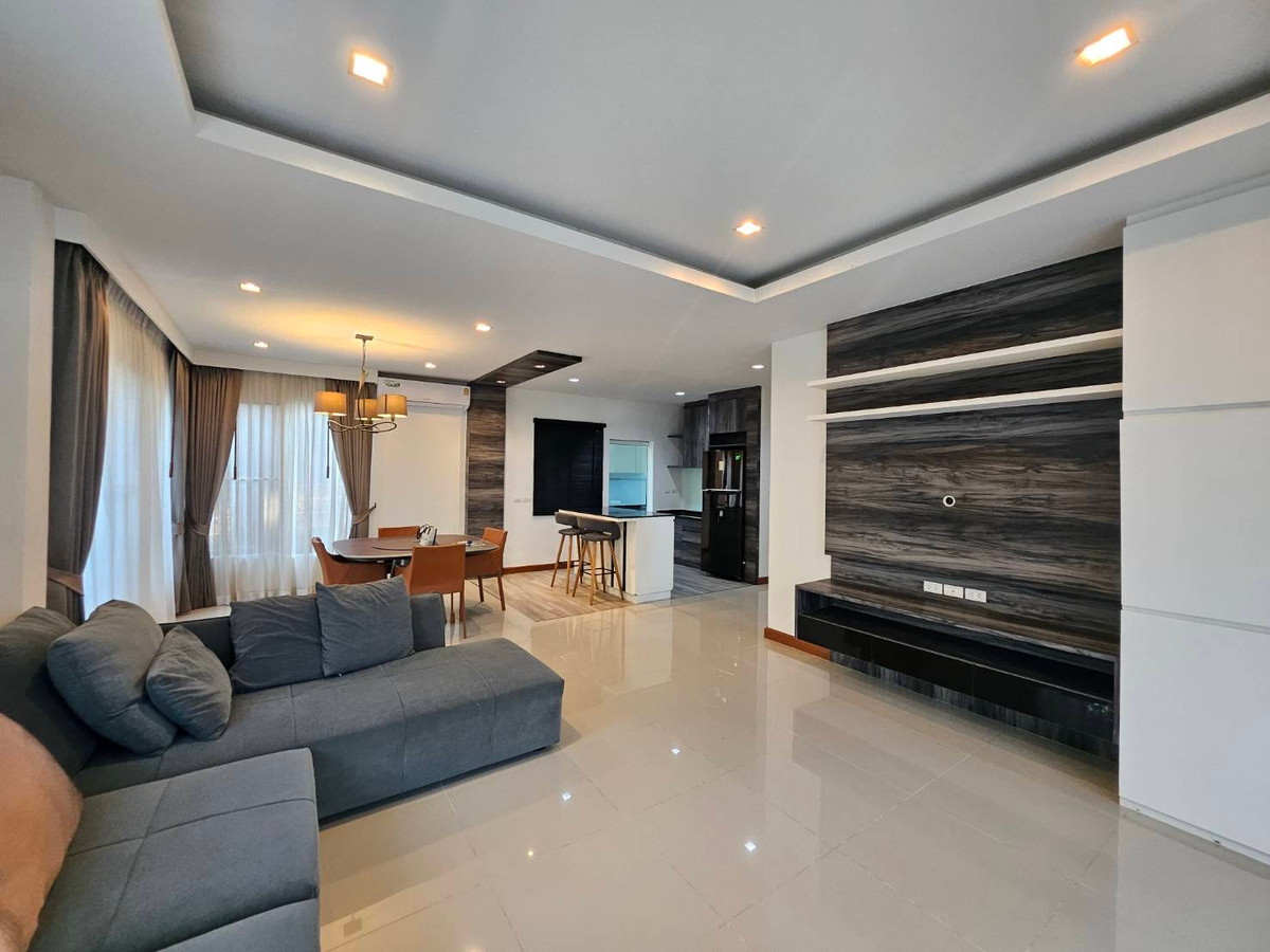 For RentHouseNonthaburi, Bang Yai, Bangbuathong : house with garden, 4 bedrooms, all with en-suite bathrooms, separate maid's room on the first floor, spacious bedrooms.