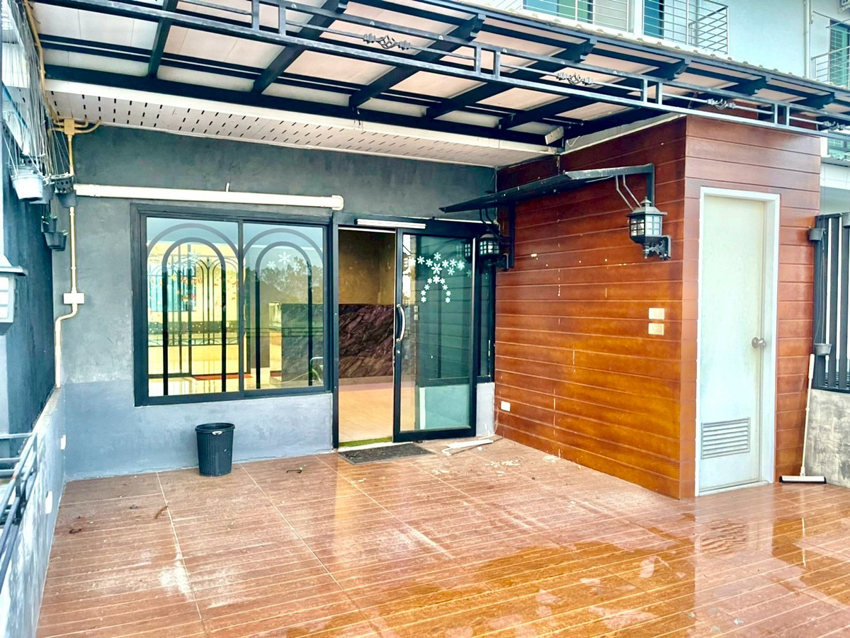 ขายอาคารพาณิชย์นครปฐม : ขายอาคารพาณิชย์ 3 ชั้นครึ่ง อยู่หลังเซ็นทรัล นครปฐม  เนื้อที่ 35.6 ตารางวา 4 ห้องนอน ต.ห้วยจรเข้ อ.เมืองนครปฐม จ.นครปฐม