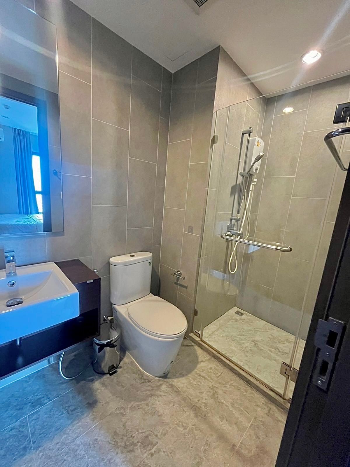 For SaleCondoSukhumvit, Asoke, Thonglor : Urgent sale ✨ C Ekkamai ✨ Fully furnished and equipped with electrical appliances, near BTS Ekkamai