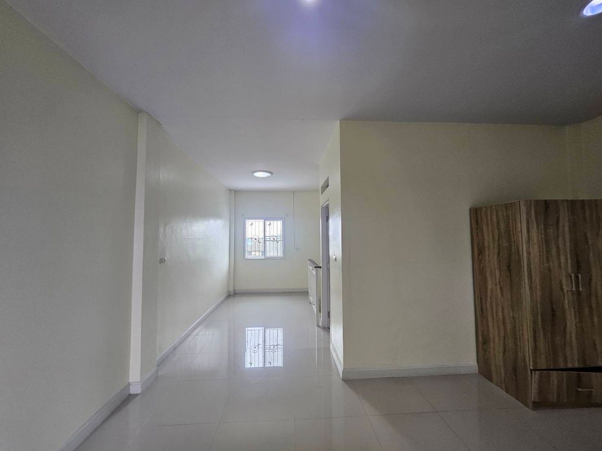 อาคารพาณิชย์ปทุมธานี รังสิต ธรรมศาสตร์ : 🏡 ทาวน์โฮม 3 ชั้น สไตล์โมเดิร์น ใกล้รถไฟฟ้า ราคาถูกที่สุดในโครงการ! เริ่มเพียง 3.59 ล้าน‼️