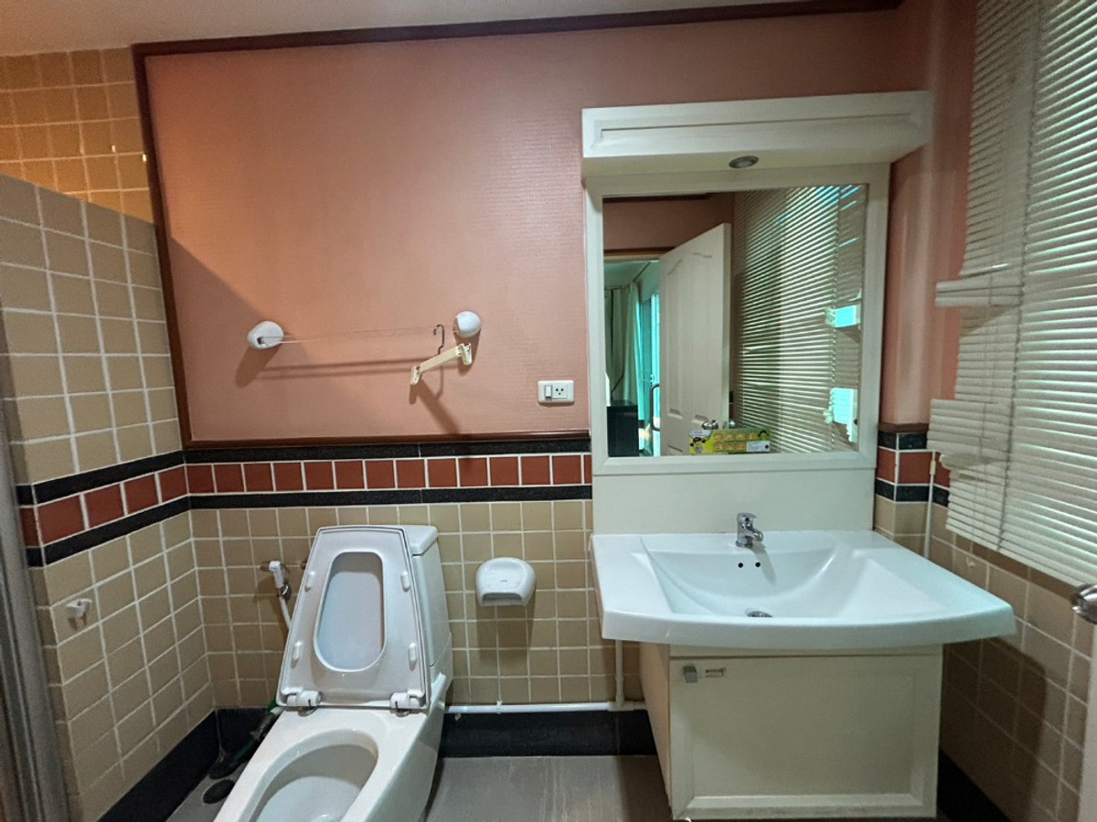 ให้เช่าบ้านพระราม 5 ราชพฤกษ์ บางกรวย : บ้านเดี่ยว มีหลังคาเต็มที่พื้นที่ ติดถนนราชพฤกษ์ 4ห้องนอน ใกล้ DBS