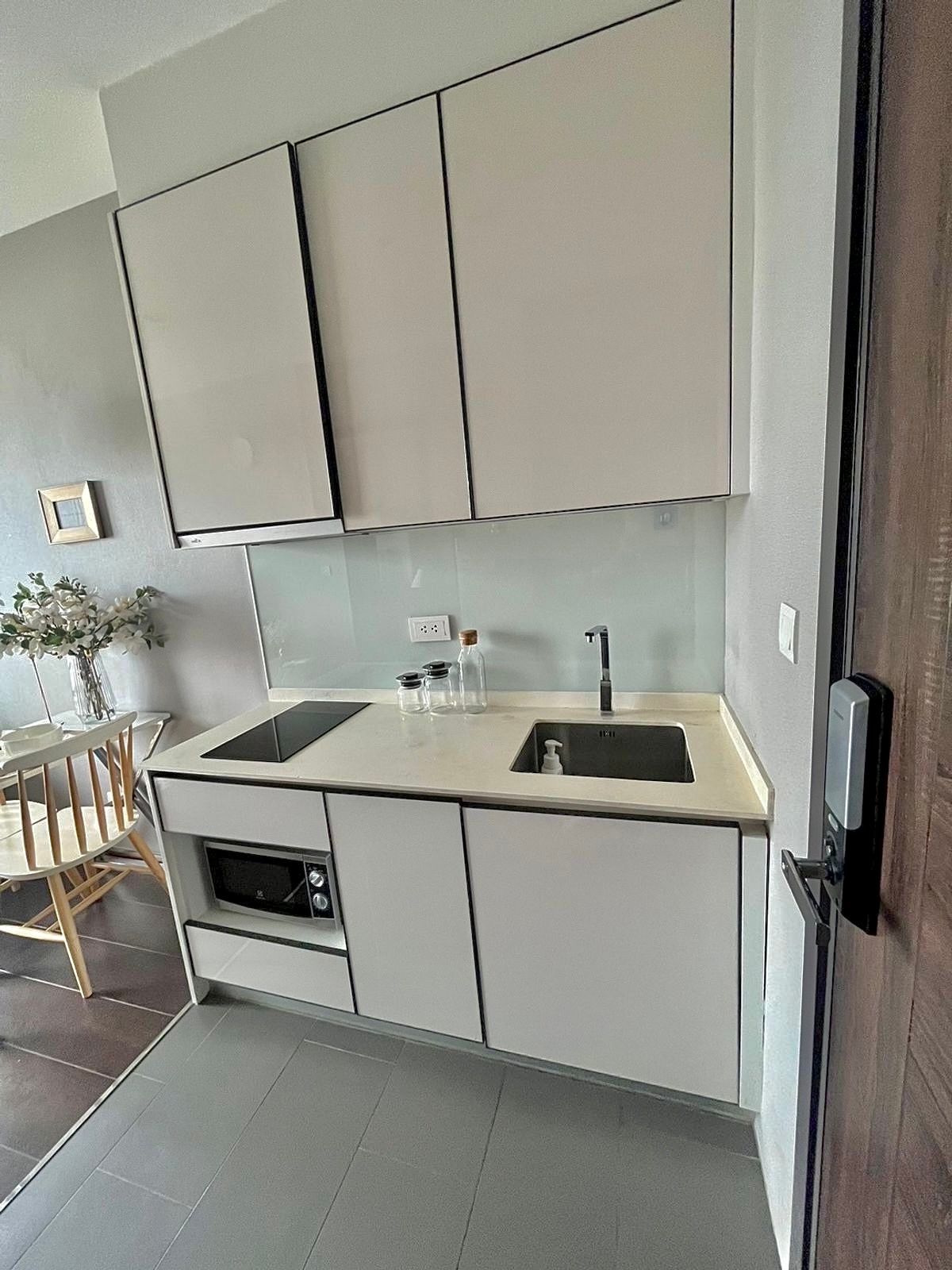 For SaleCondoSukhumvit, Asoke, Thonglor : Urgent sale ✨ C Ekkamai ✨ Fully furnished and equipped with electrical appliances, near BTS Ekkamai