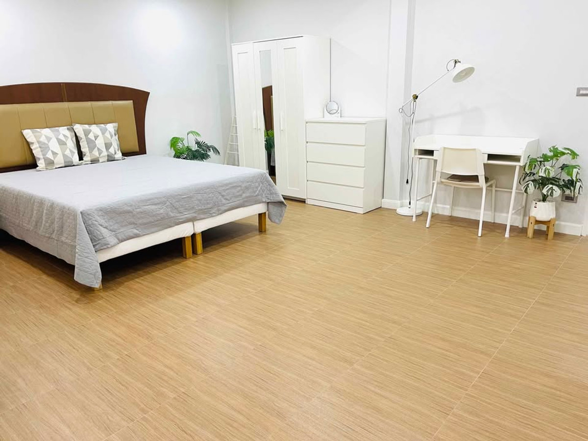 ให้เช่าทาวน์โฮมเกษตรศาสตร์ รัชโยธิน : ทาวน์เฮาส์ หัวมุม 4ห้องนอน (2 ยูนิตผสม) ซอยพหลโยธิน51 ปากซอย BTS เฟอร์นิเจอร์ครบ